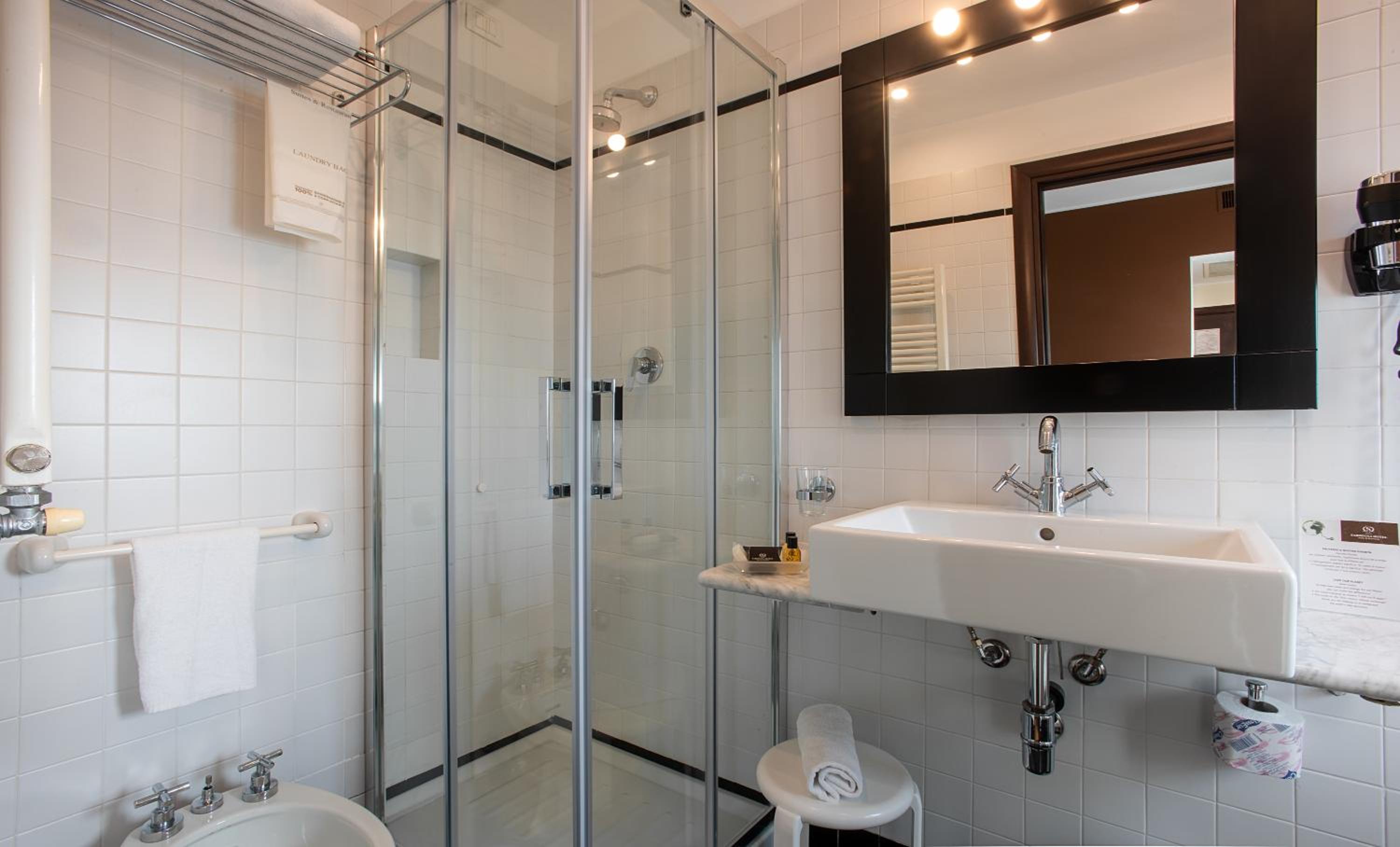 Classic Double or Twin Room - Photo 20