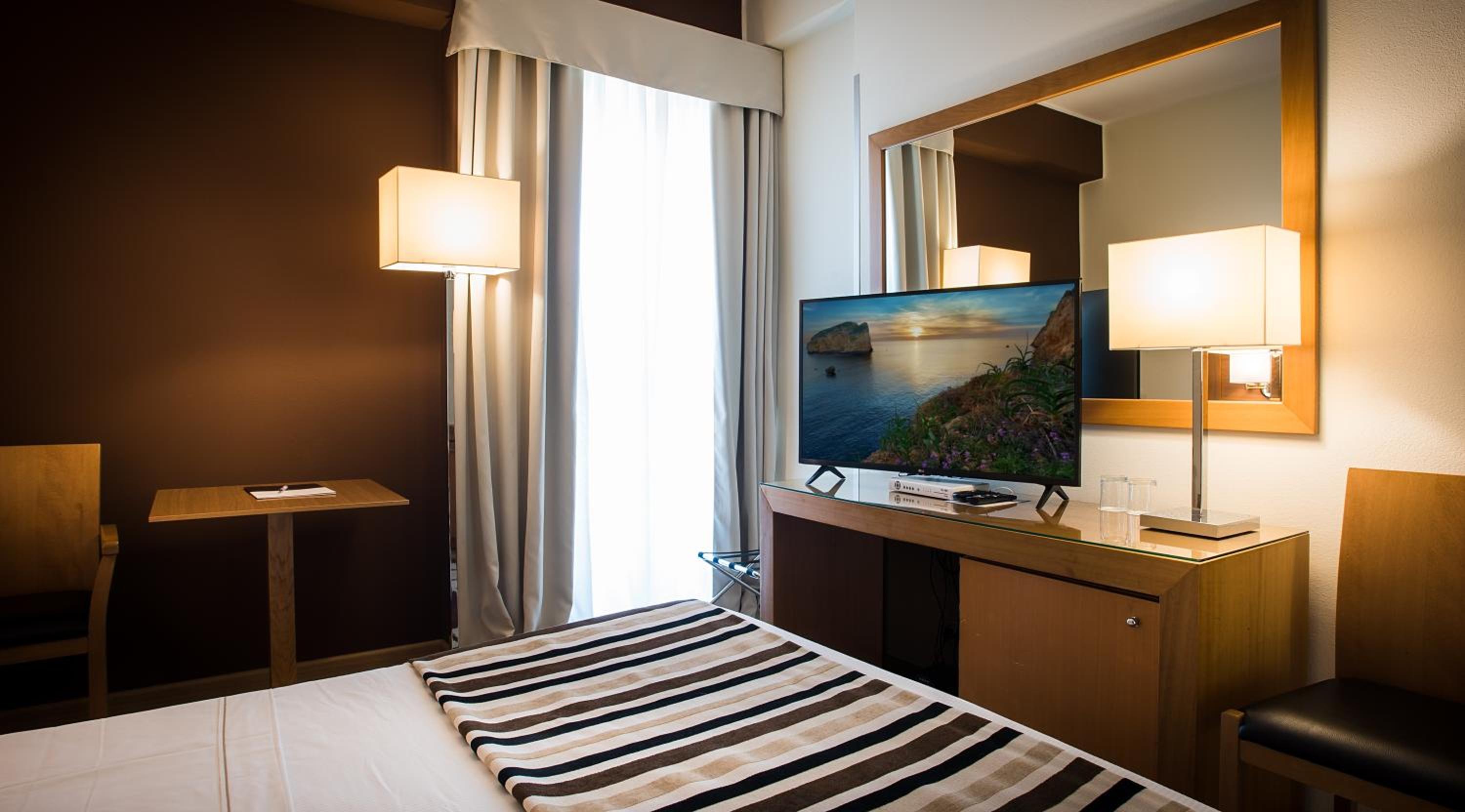 Classic Double or Twin Room - Photo 2