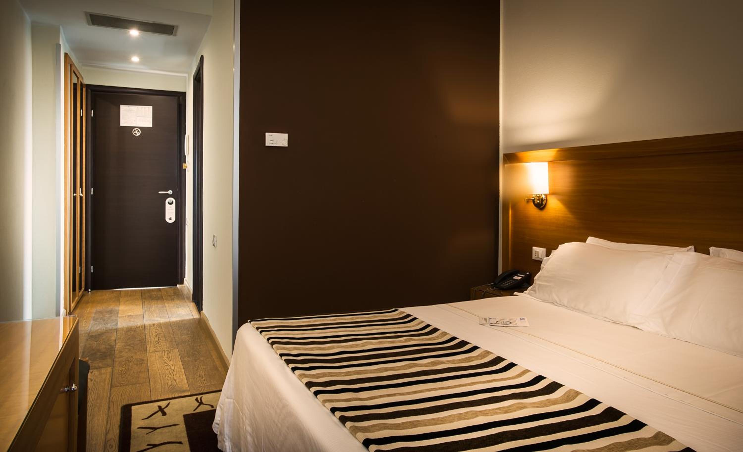 Classic Double or Twin Room - Photo 24