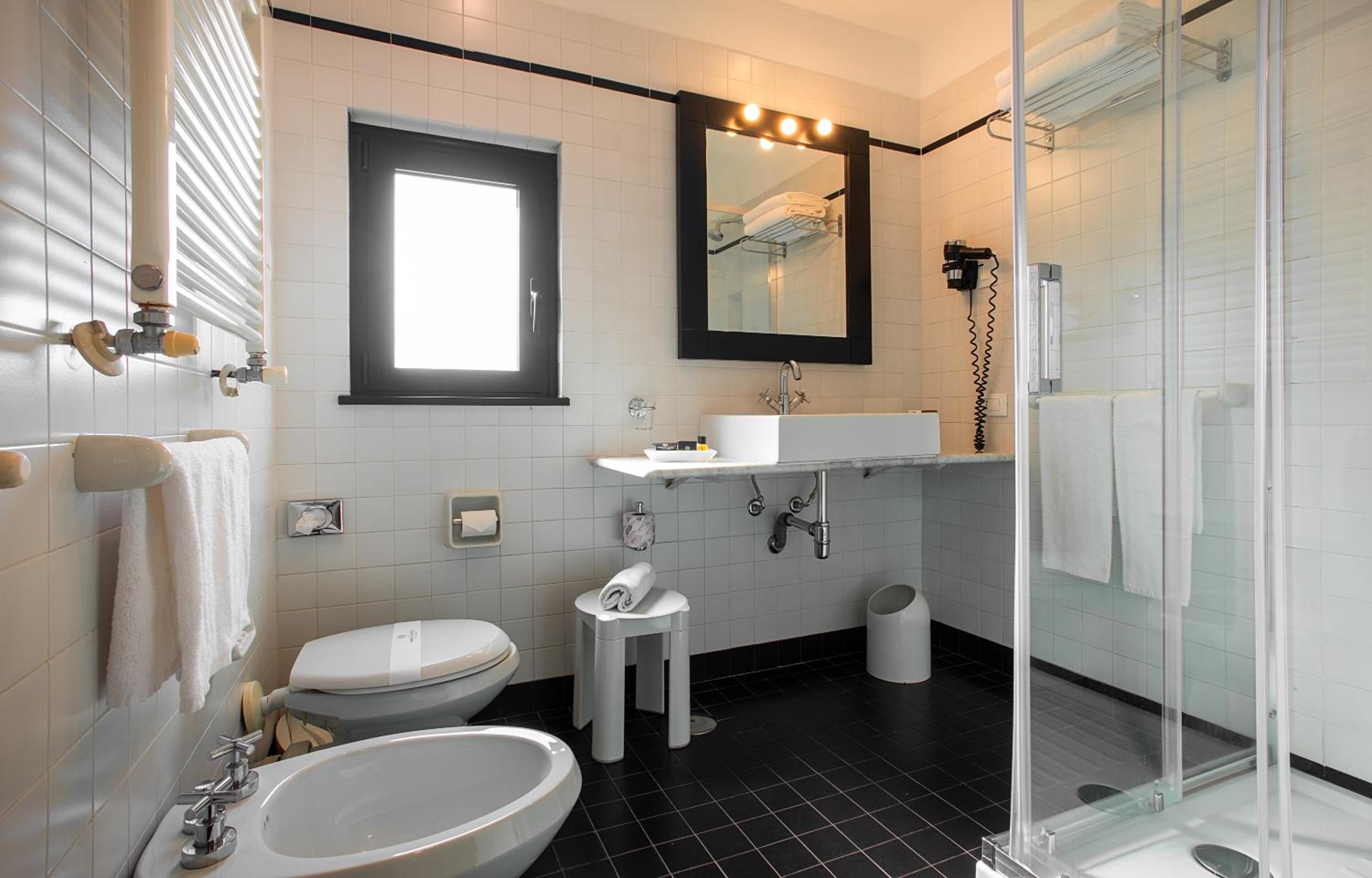 Classic Double or Twin Room - Photo 18