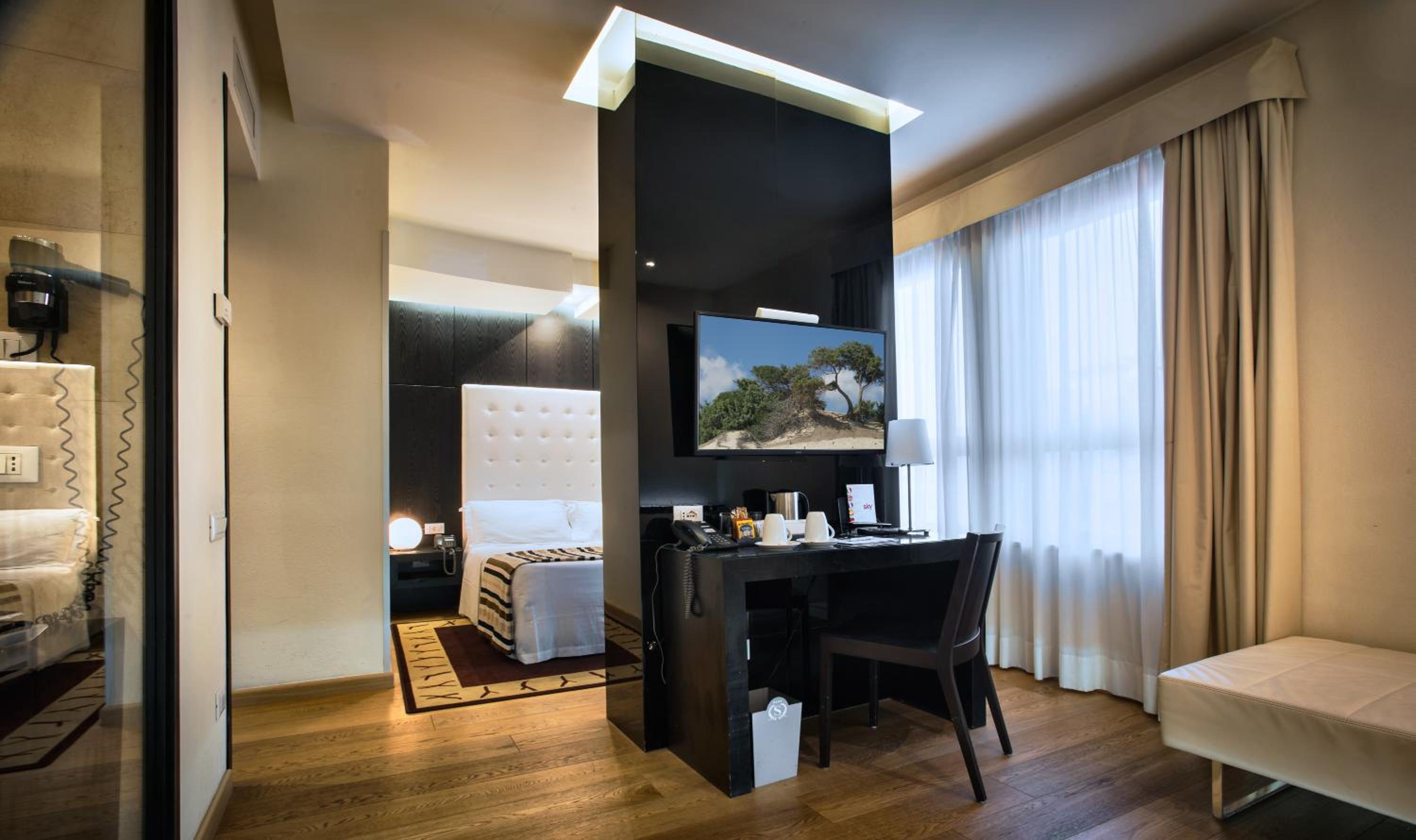 Suite - Photo 5