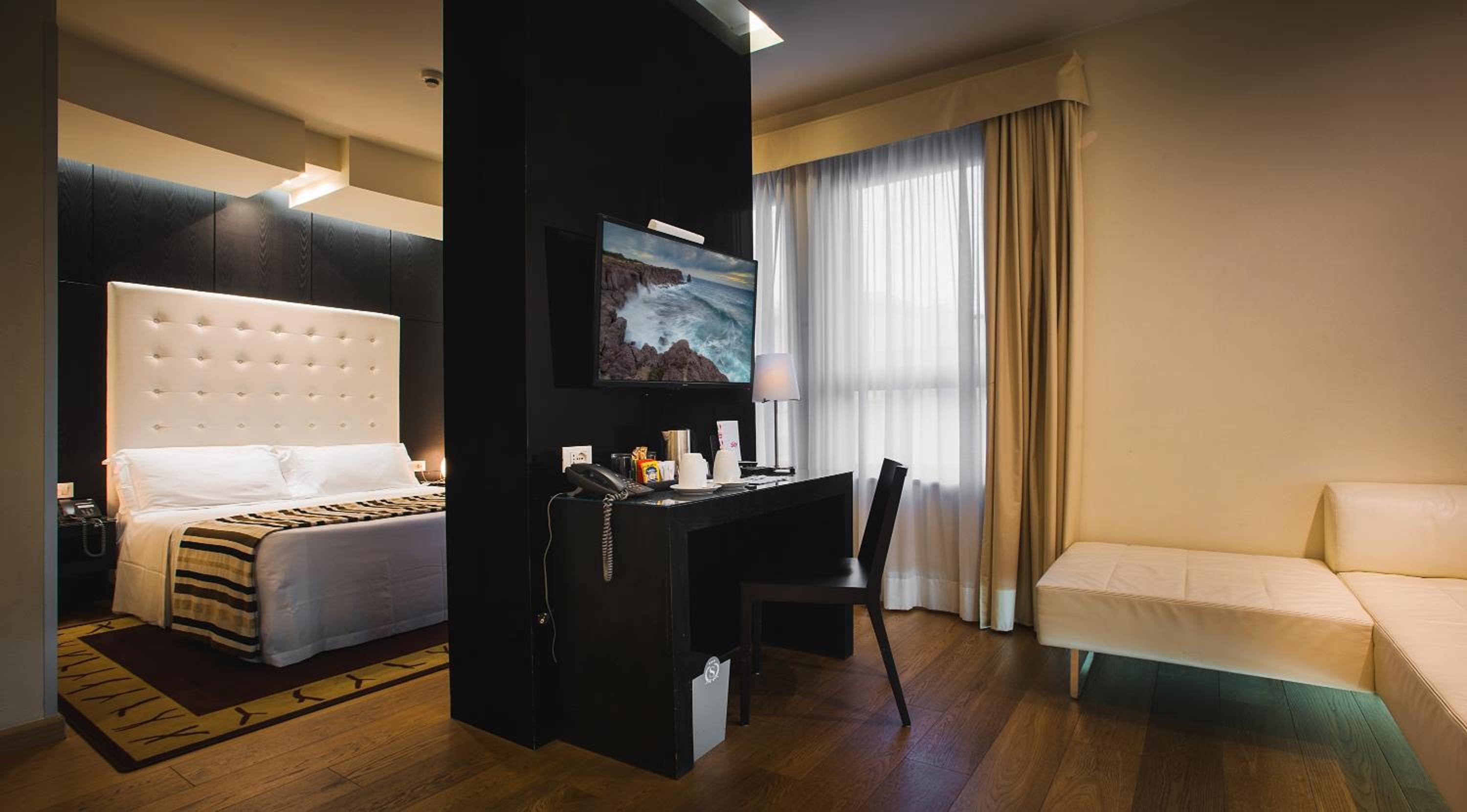 Suite - Photo 3