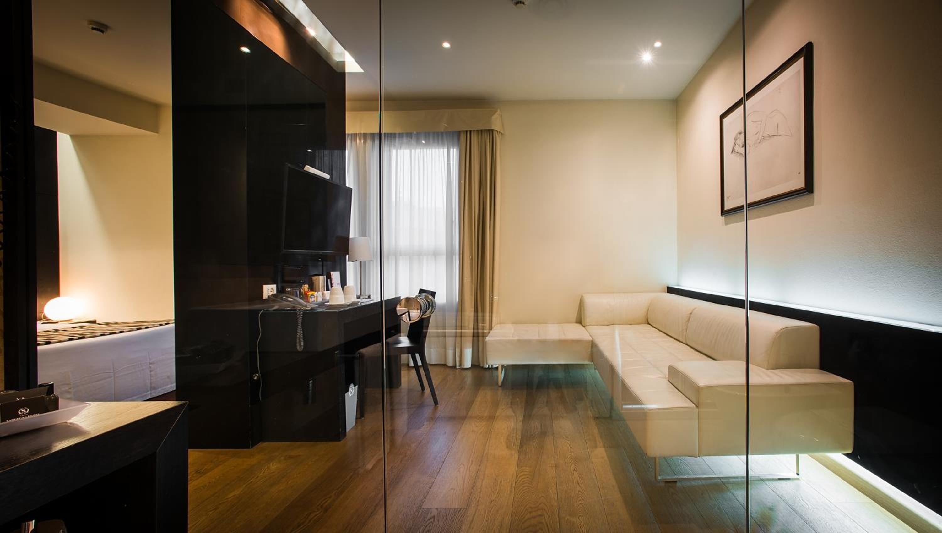 Suite - Photo 22
