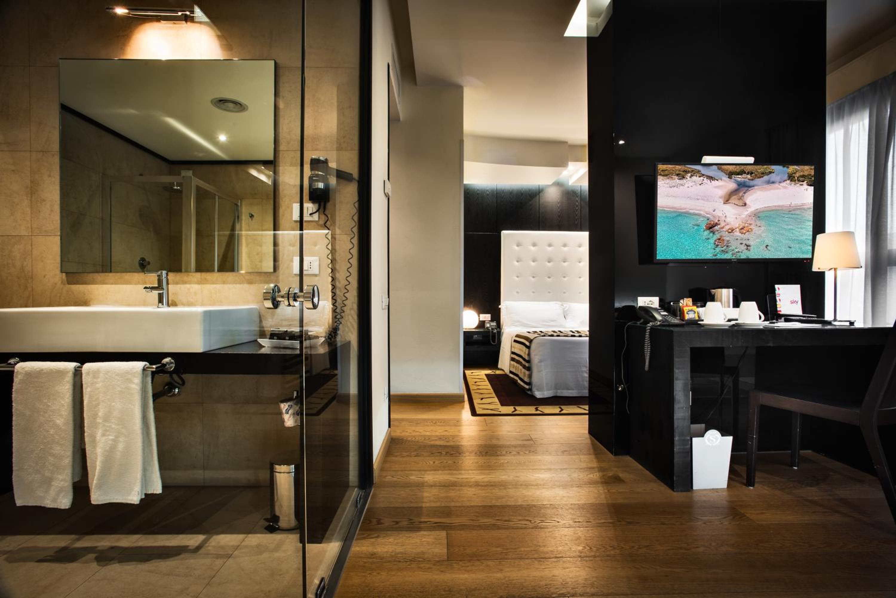 Suite - Photo 1