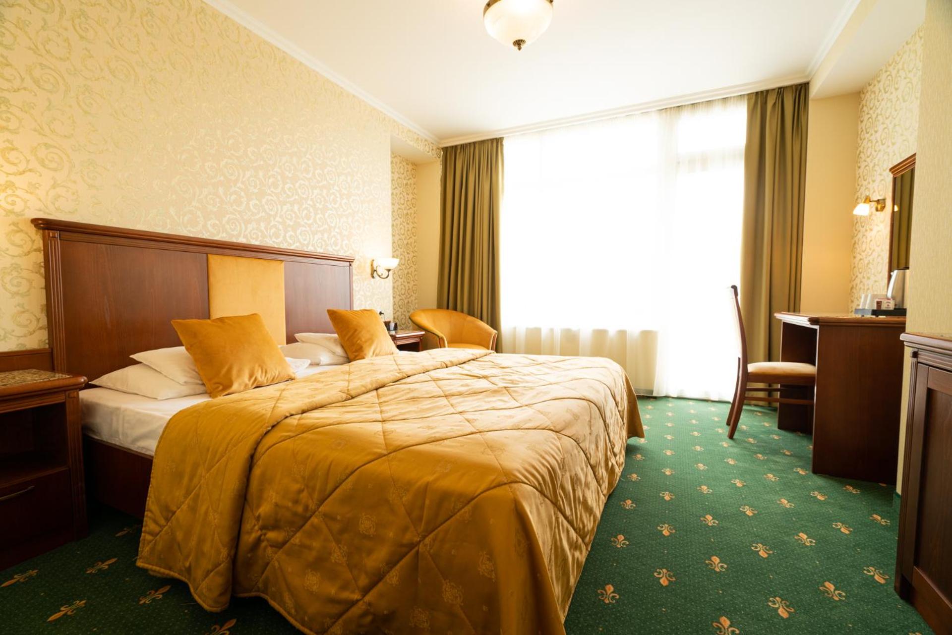 Deluxe Double Room with Balcony - Photo 1