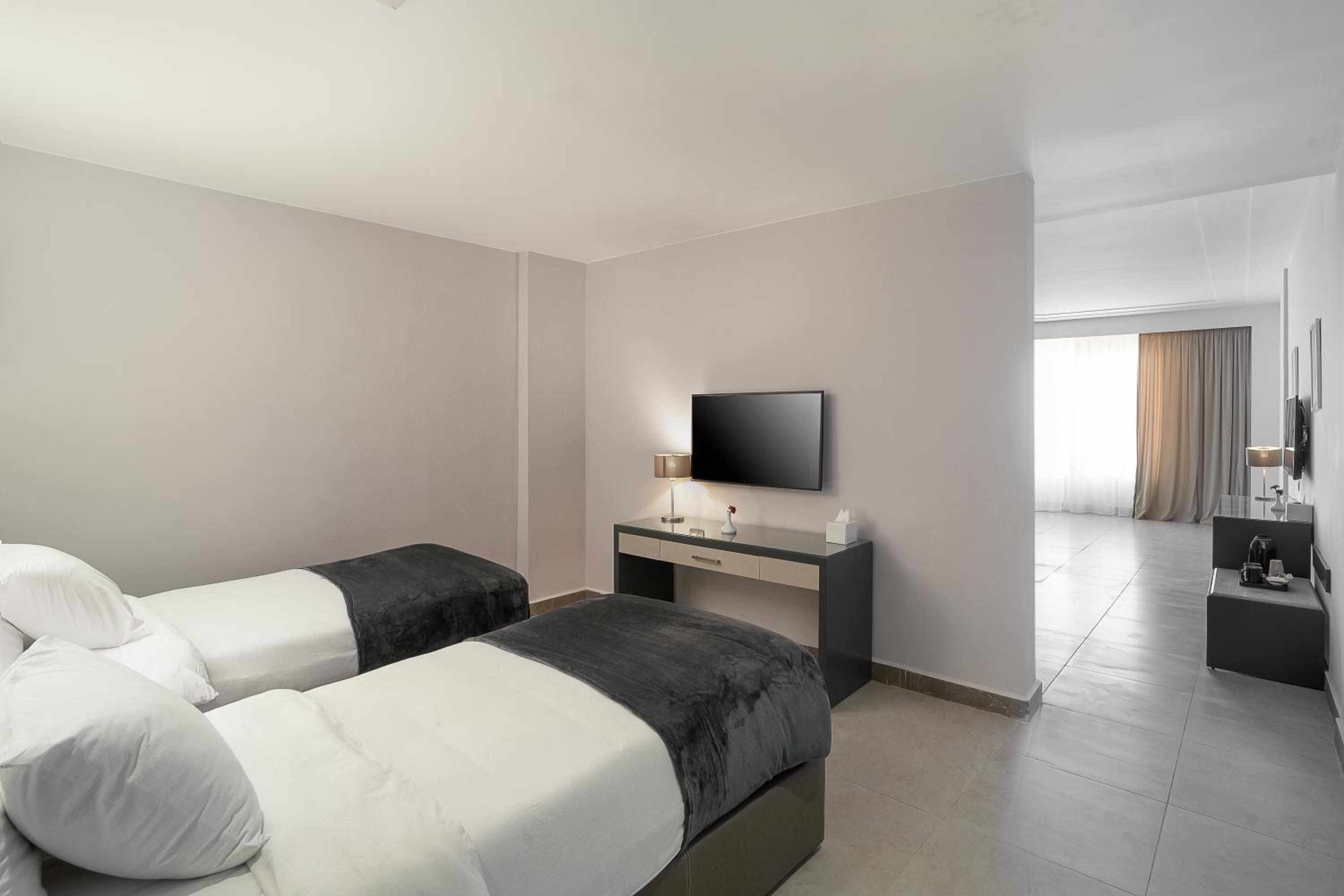 Deluxe Family Room - Photo 3