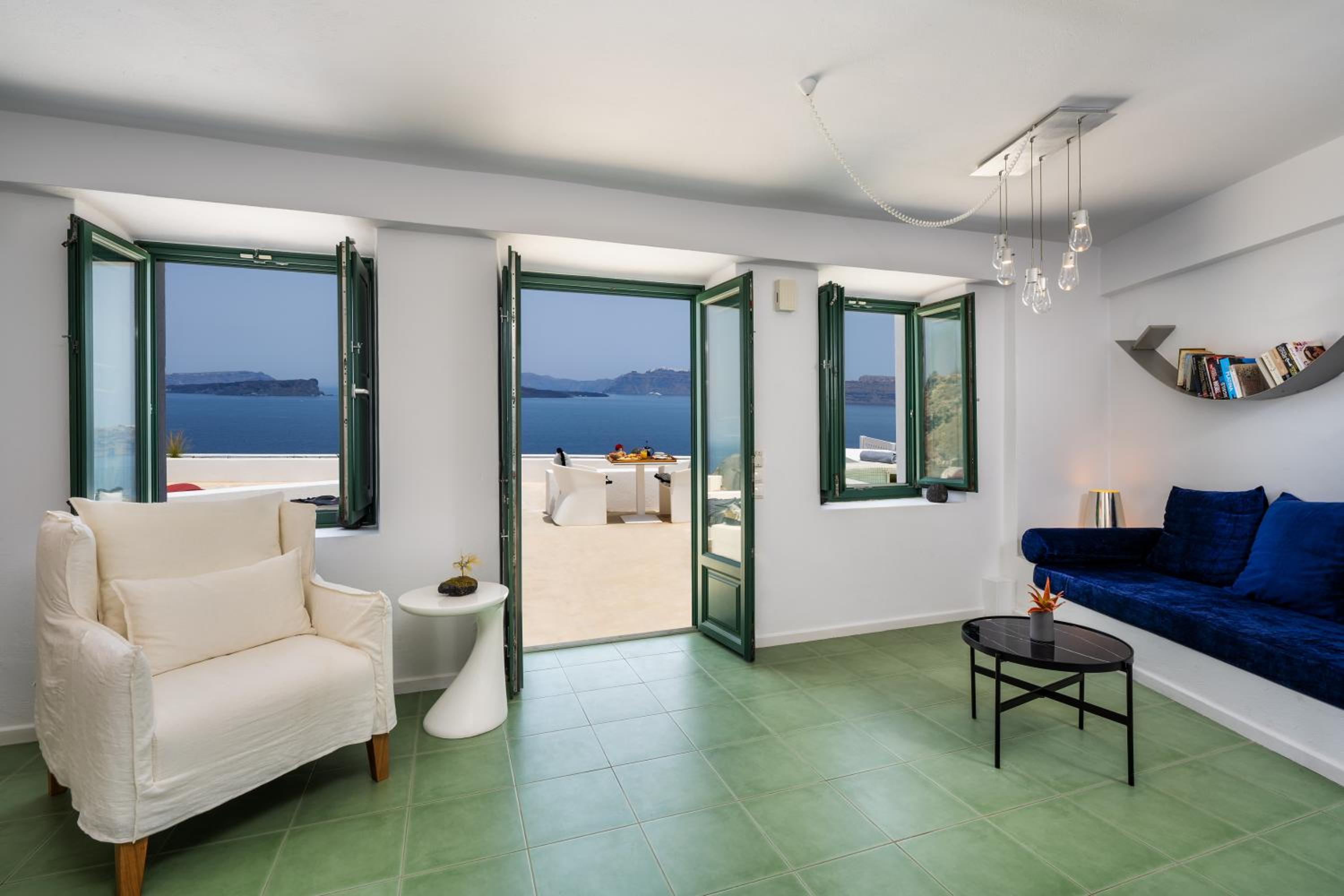 Emerald Suite with Hot tub and Seaview photo 2