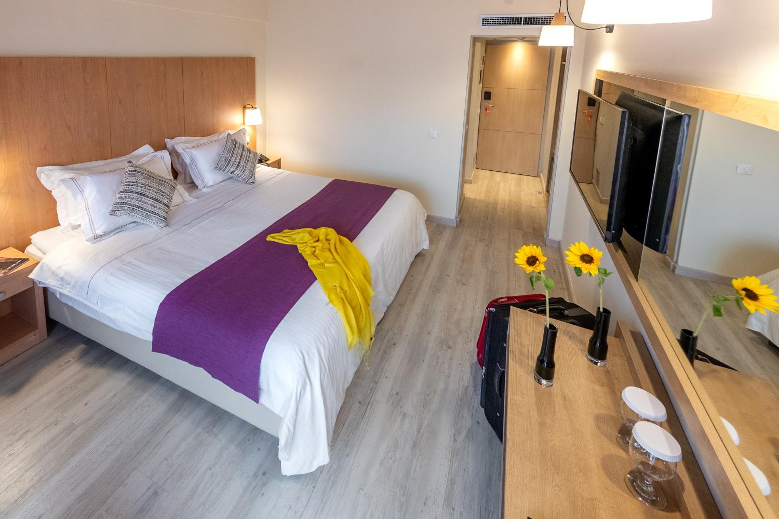 Superior Double or Twin Room thumbnail 5