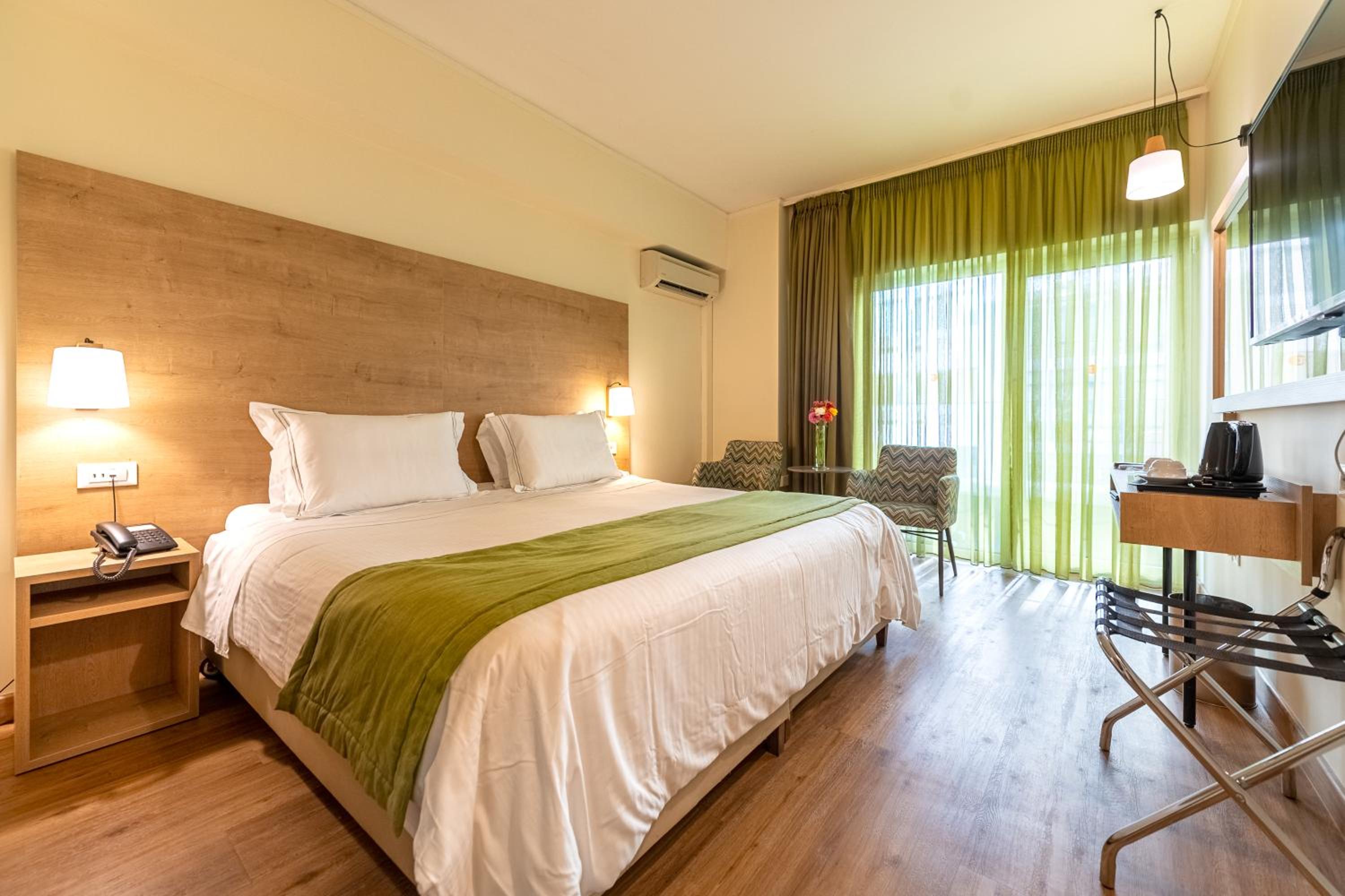 Superior Double or Twin Room thumbnail 6