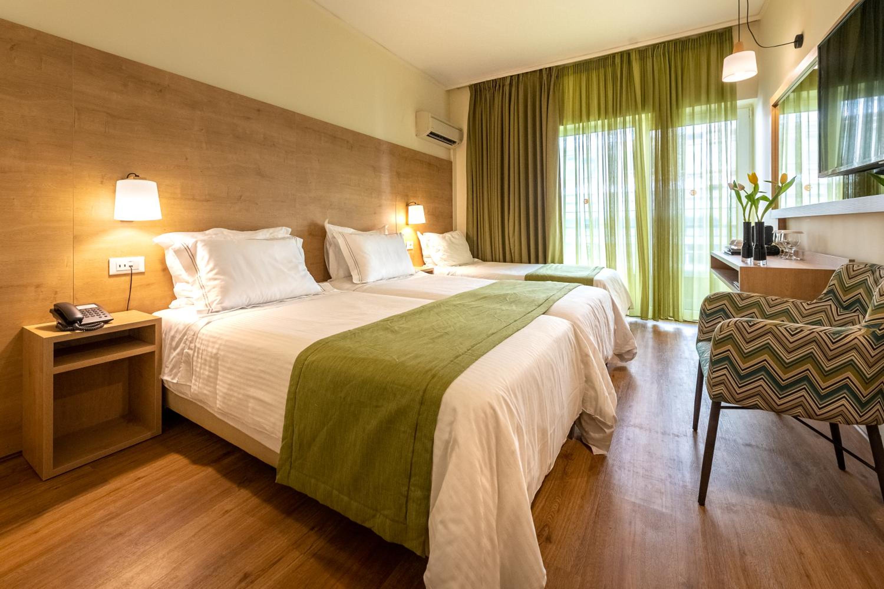 Superior Double or Twin Room thumbnail 6