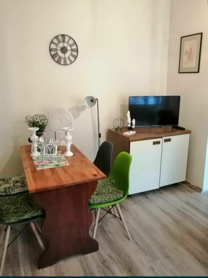 One-Bedroom Apartment - Photo 3