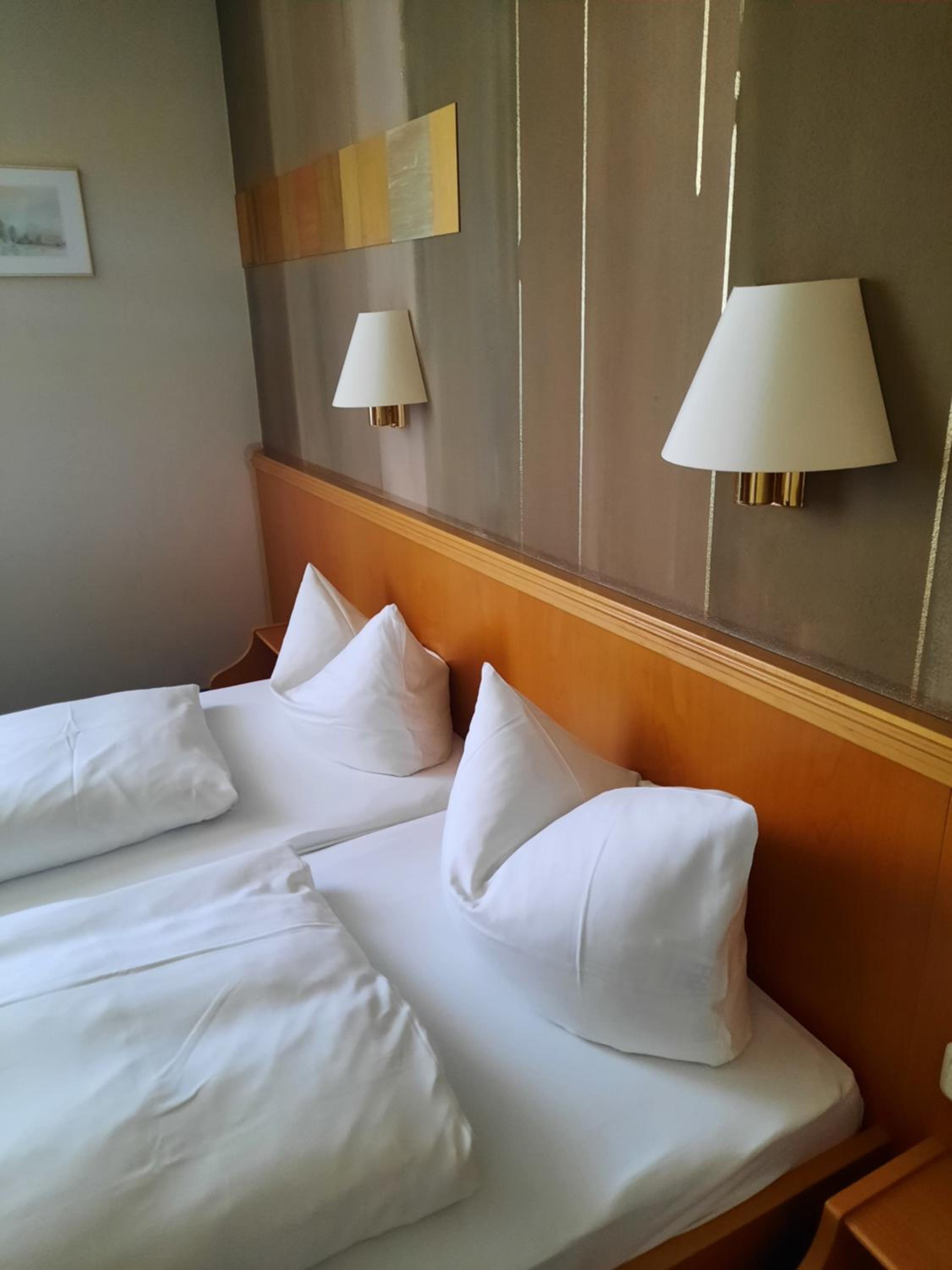 Double or Twin Room - Photo 3