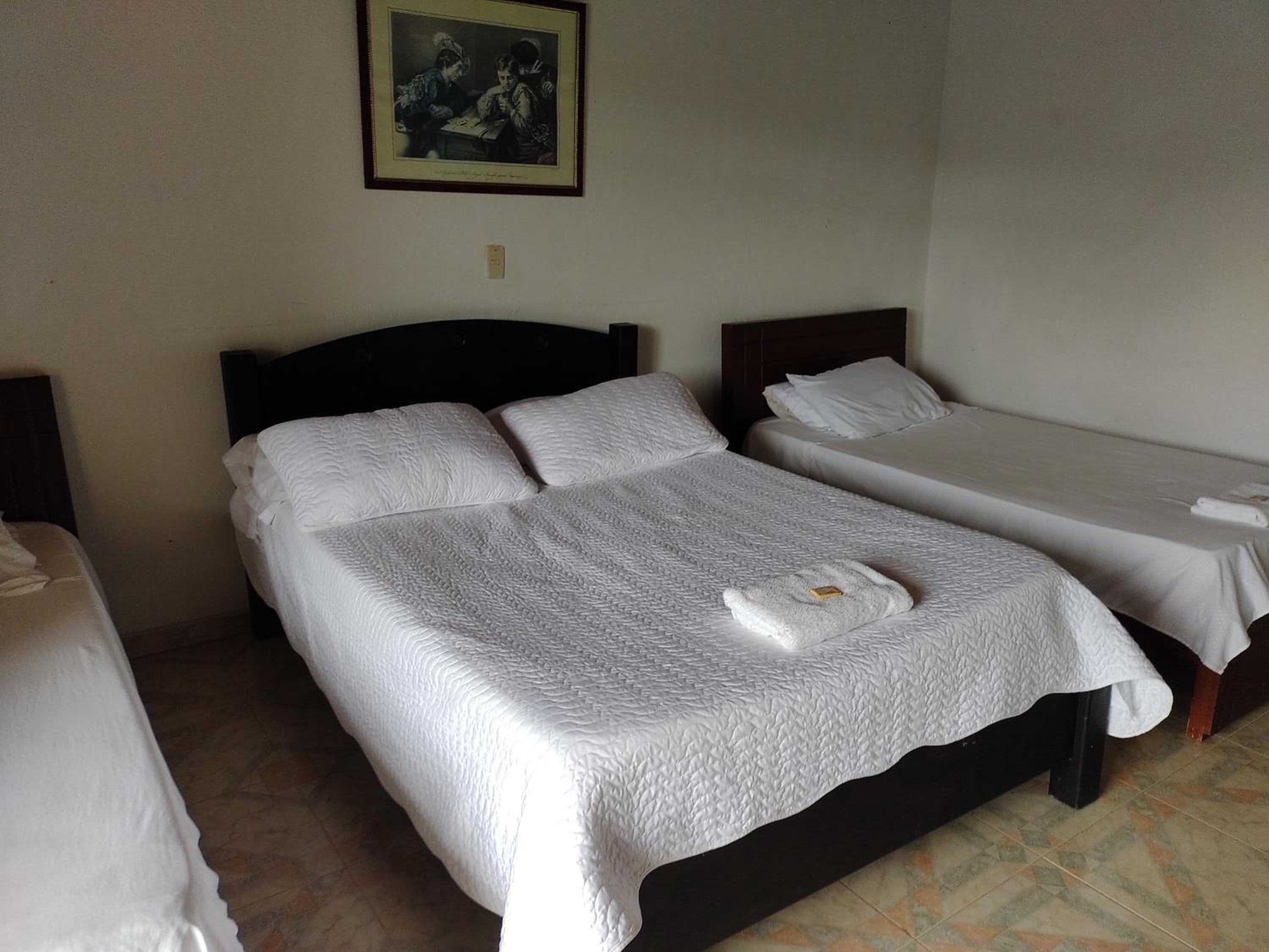 Quadruple Room with Private Bathroom photo 1