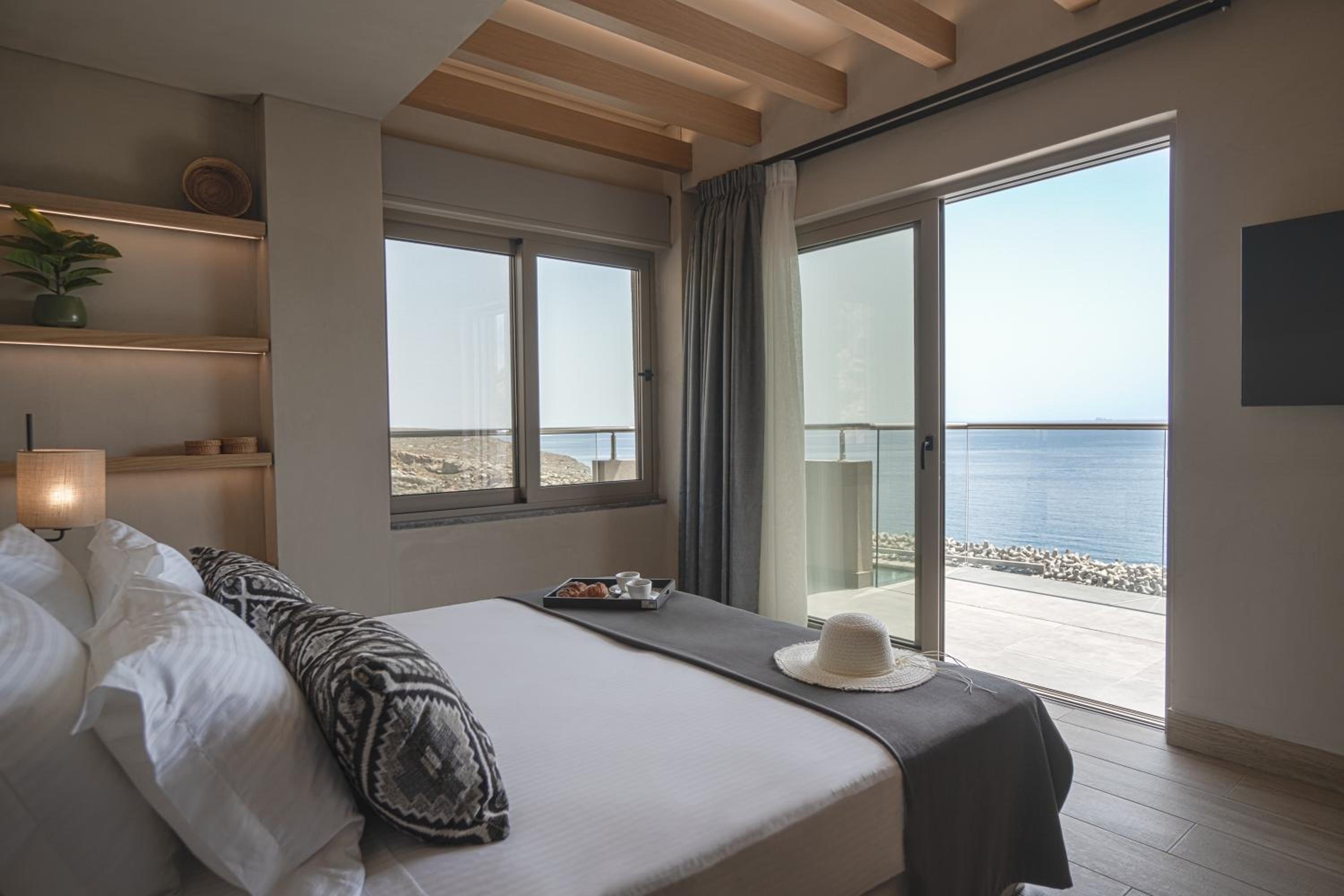 Deluxe Double Room with Balcony and Sea View