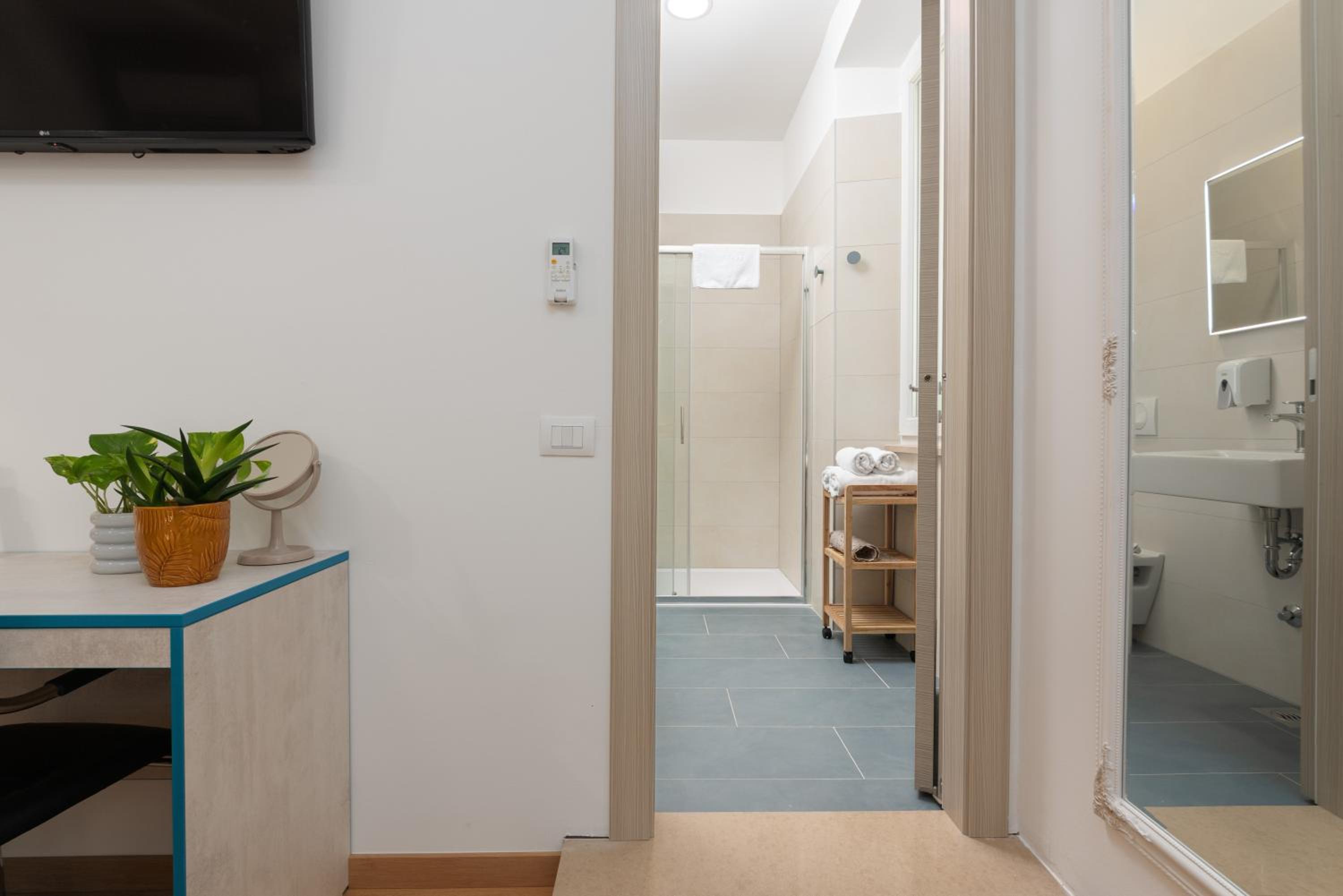 Superior Double or Twin Room - Photo 44