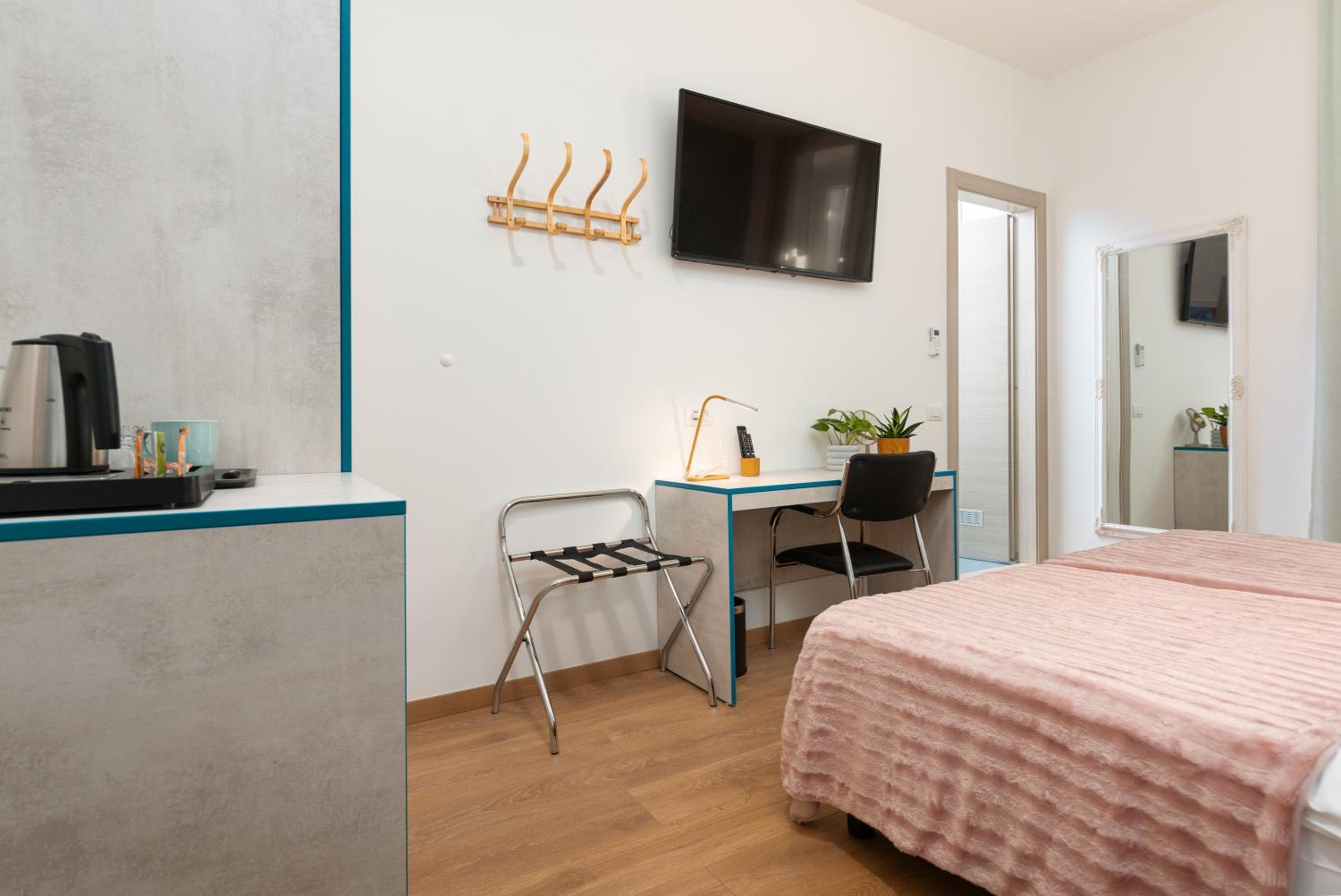 Superior Double or Twin Room - Photo 45