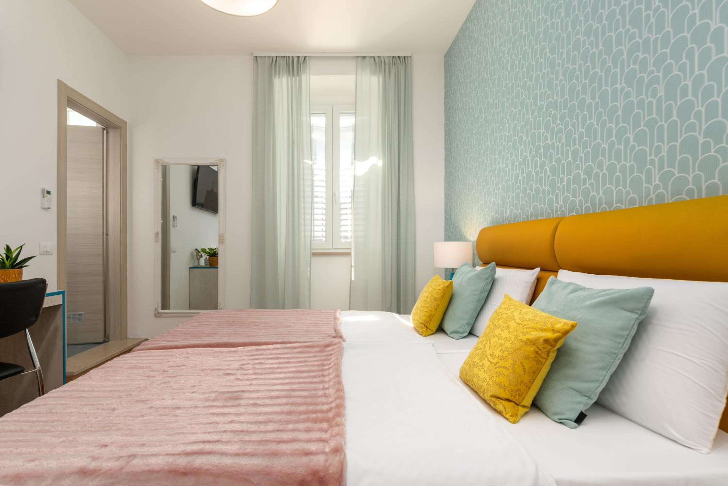 Superior Double or Twin Room - Photo 22