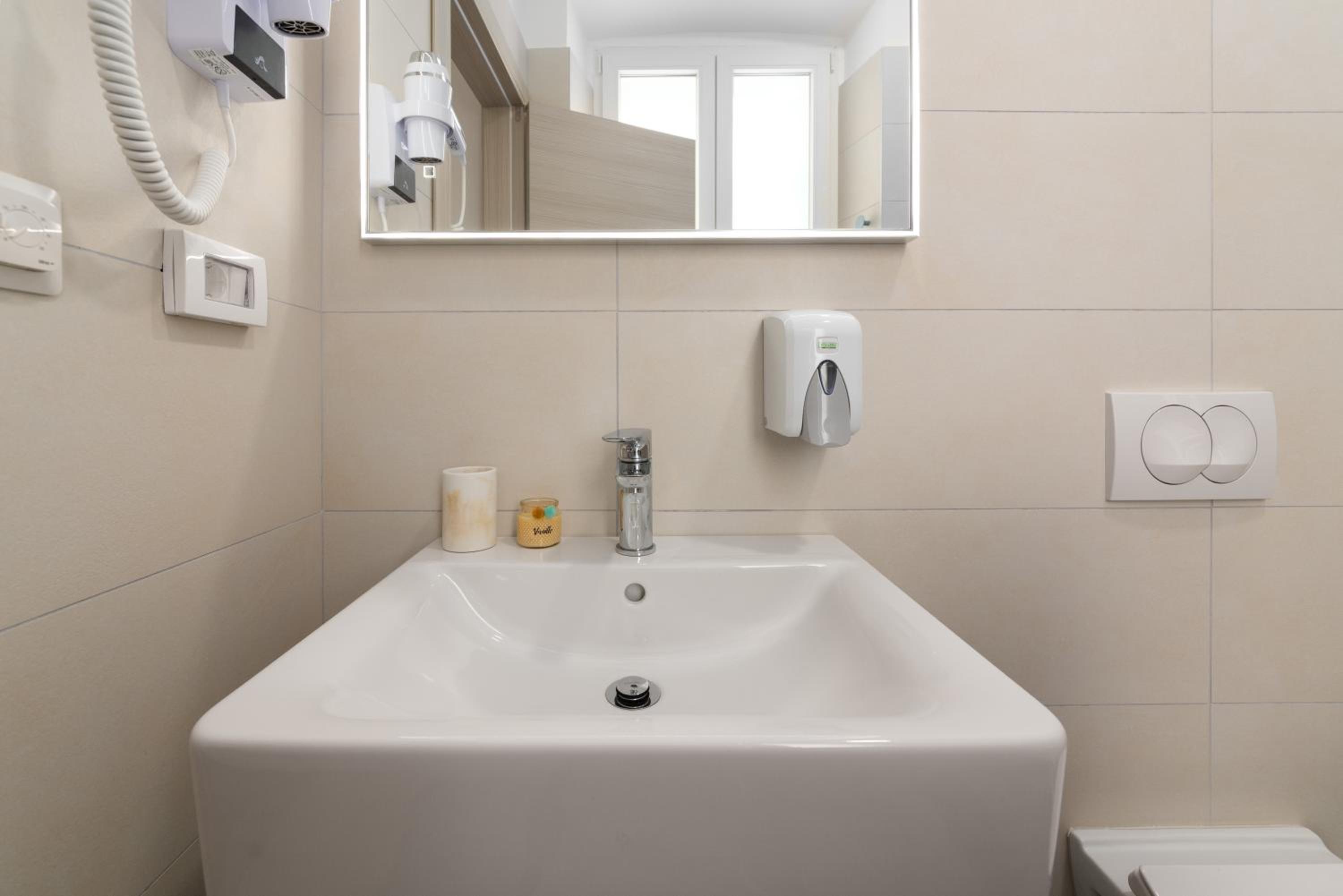 Superior Double or Twin Room - Photo 18
