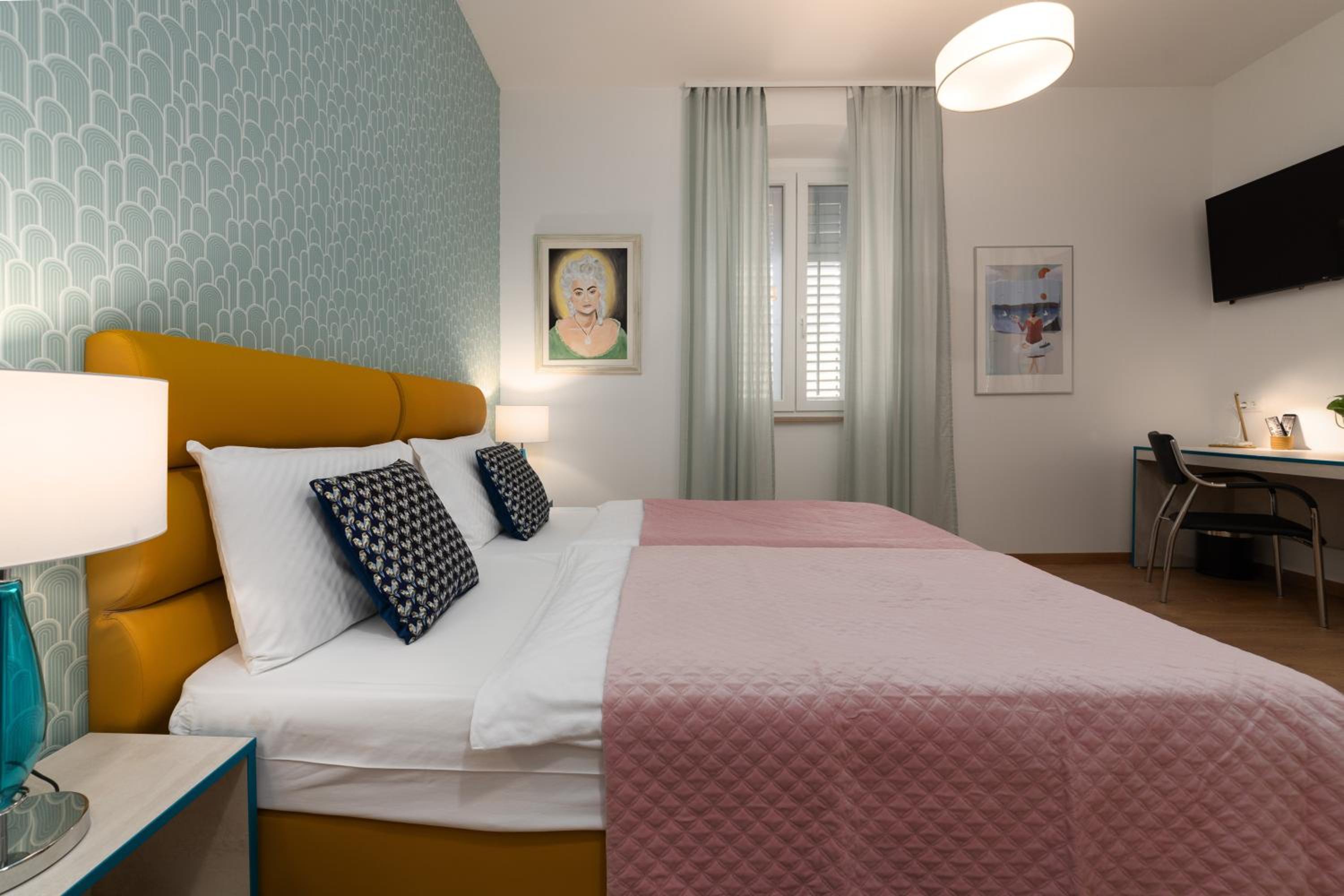 Superior Double or Twin Room - Photo 16