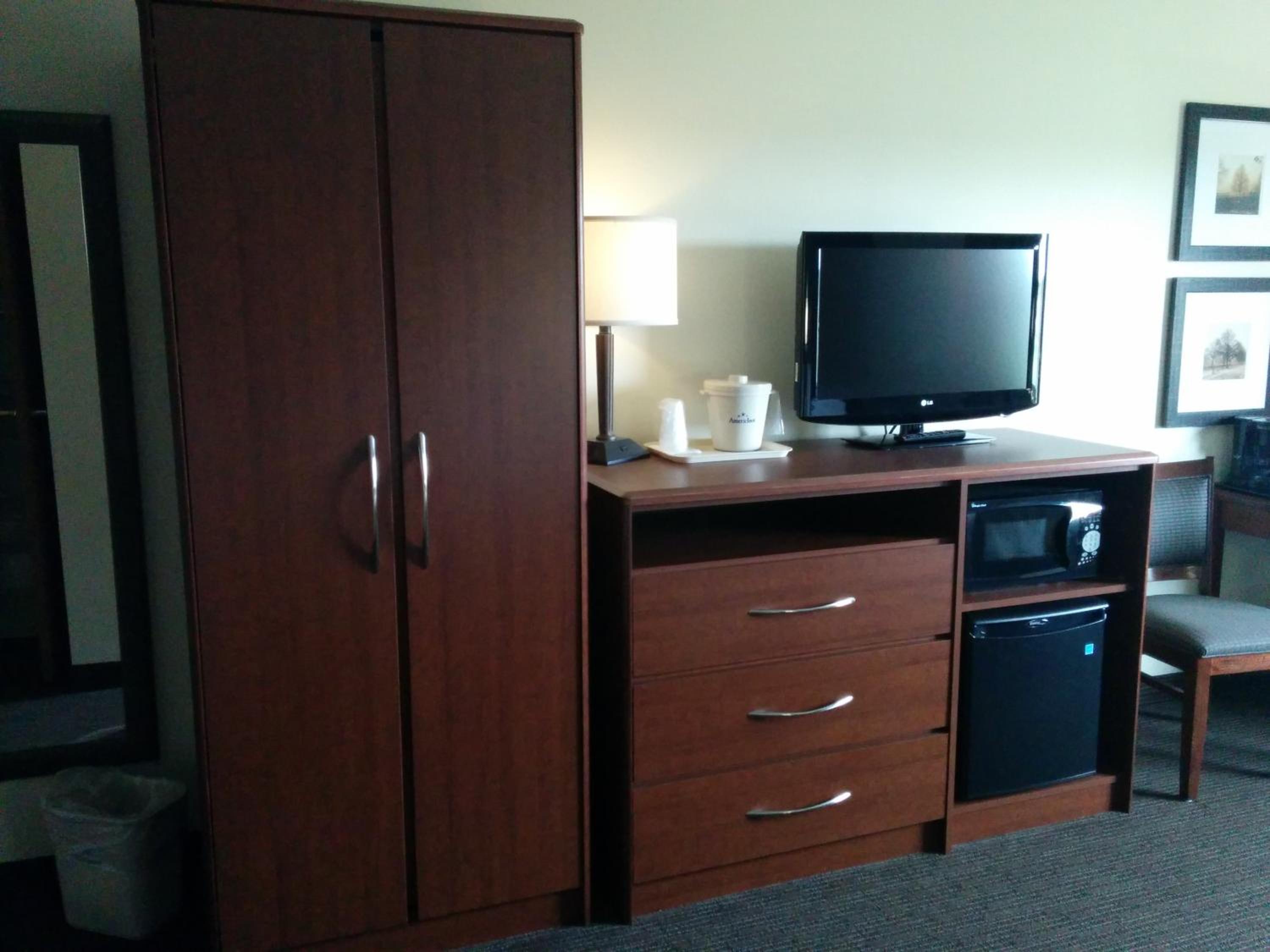 King Room - Non-Smoking photo 2