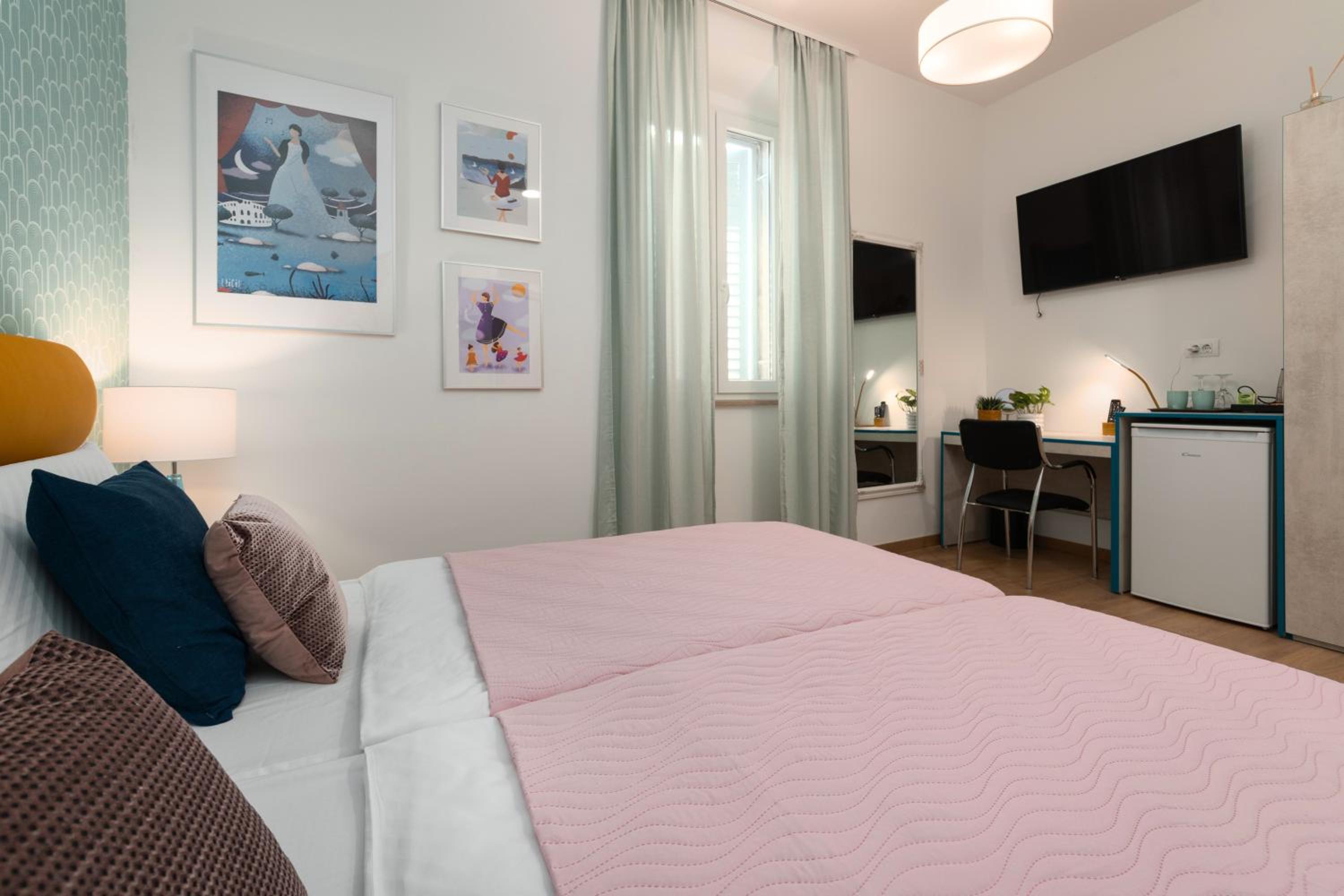 Superior Double or Twin Room - Photo 32