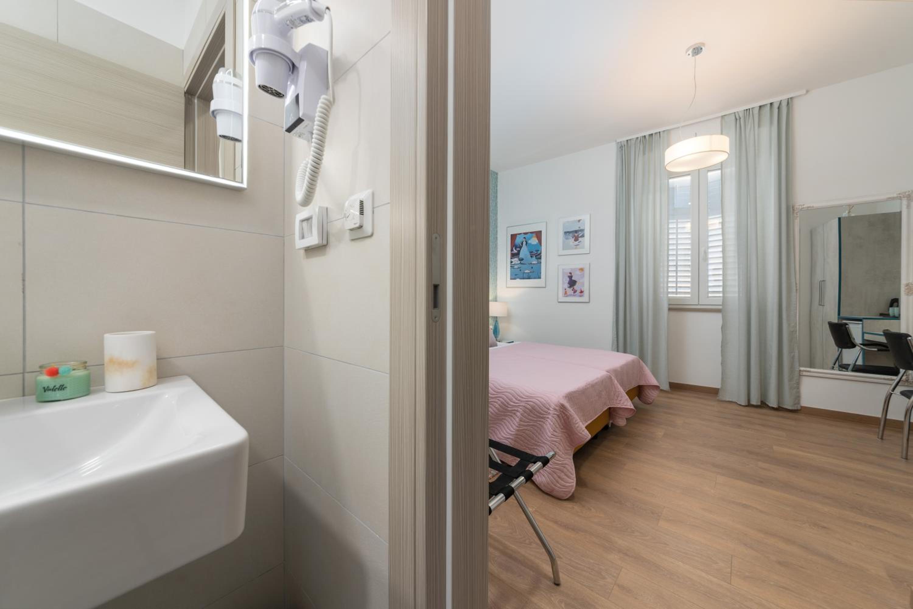 Superior Double or Twin Room - Photo 6