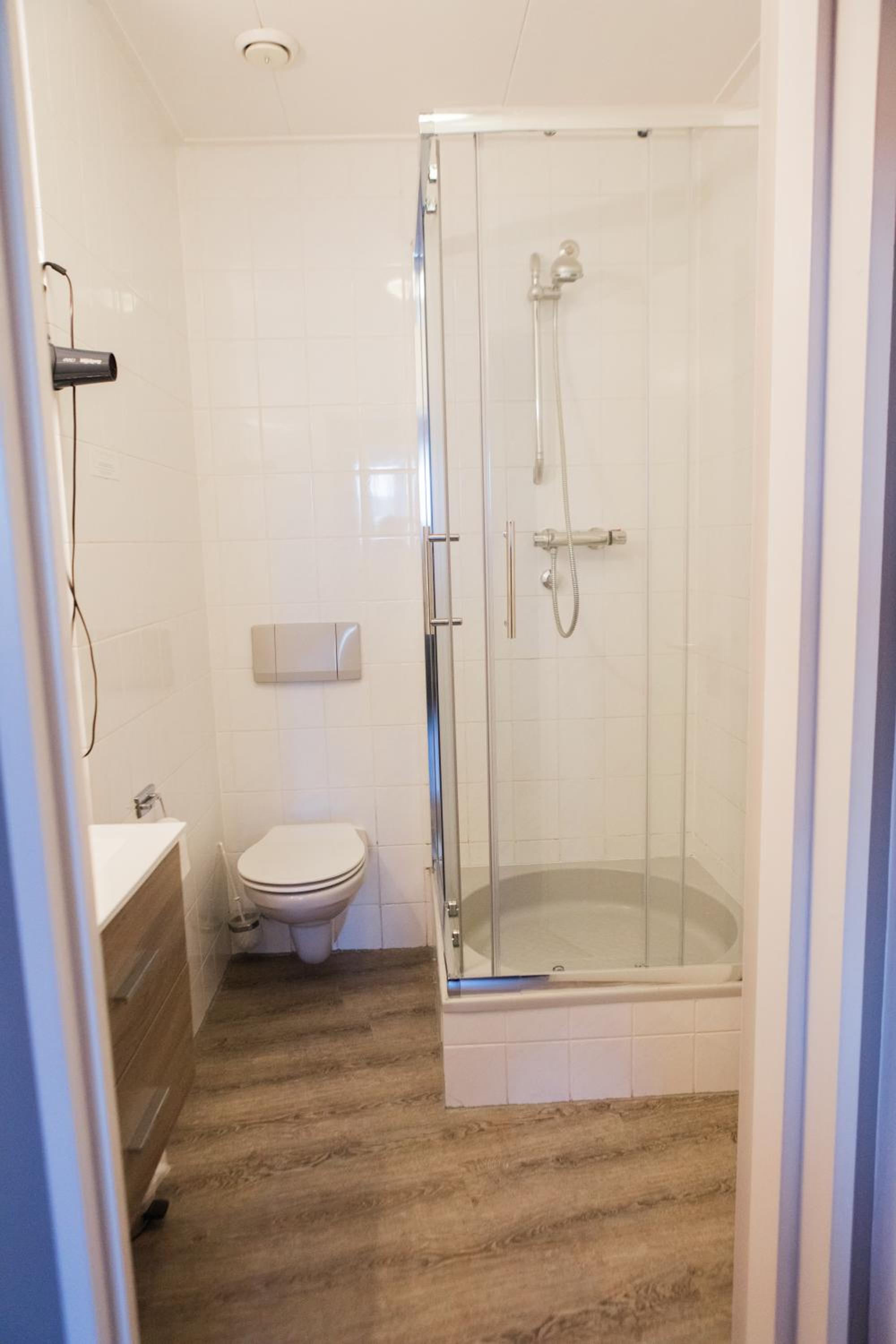 Standard Twin Room - Photo 4