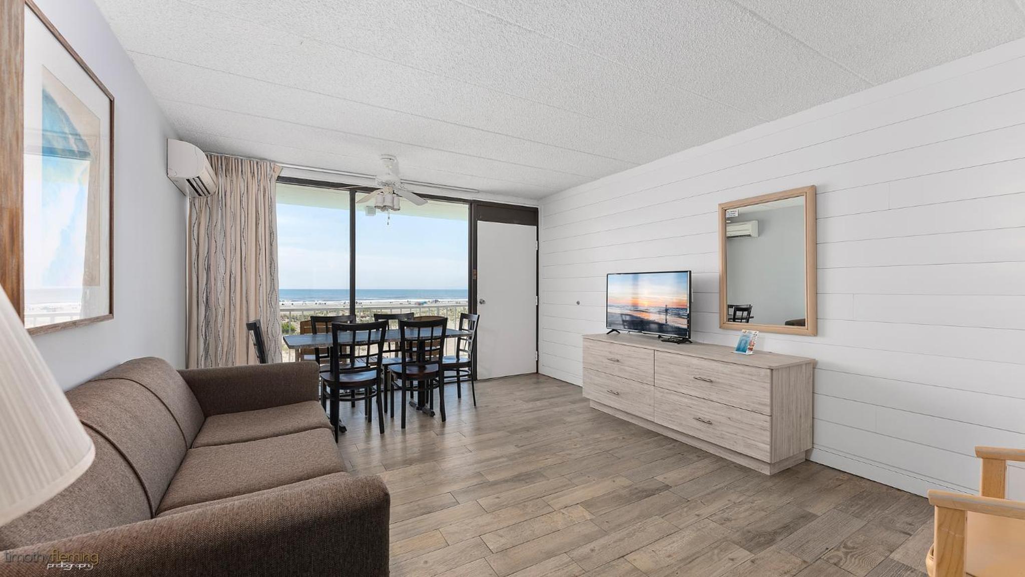 King Suite with Ocean View photo 3