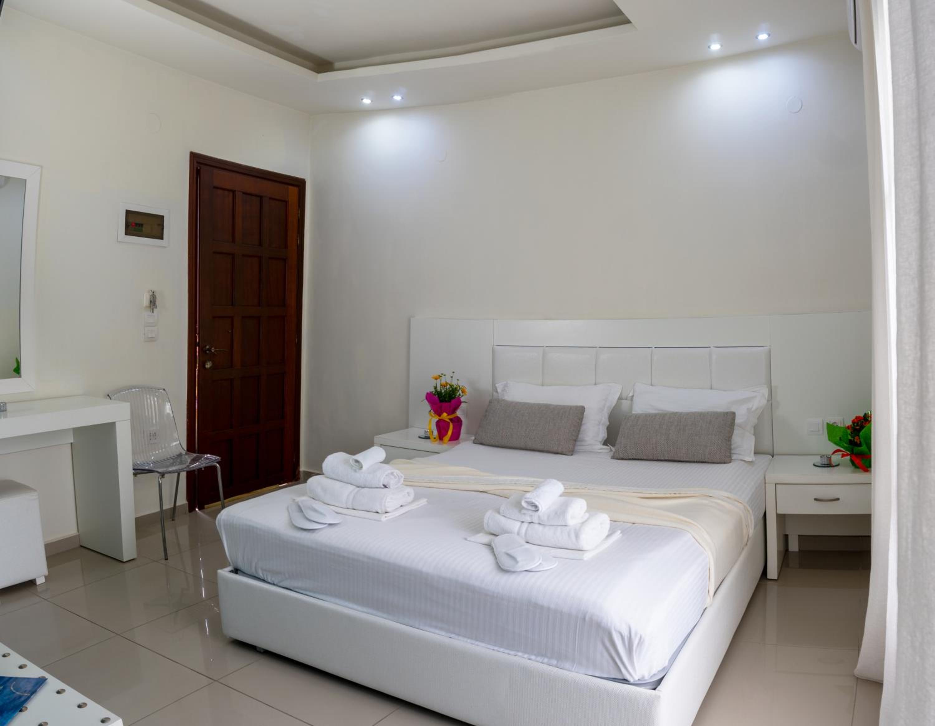 Deluxe Double Room (Optional Extra Bed) - Photo 1