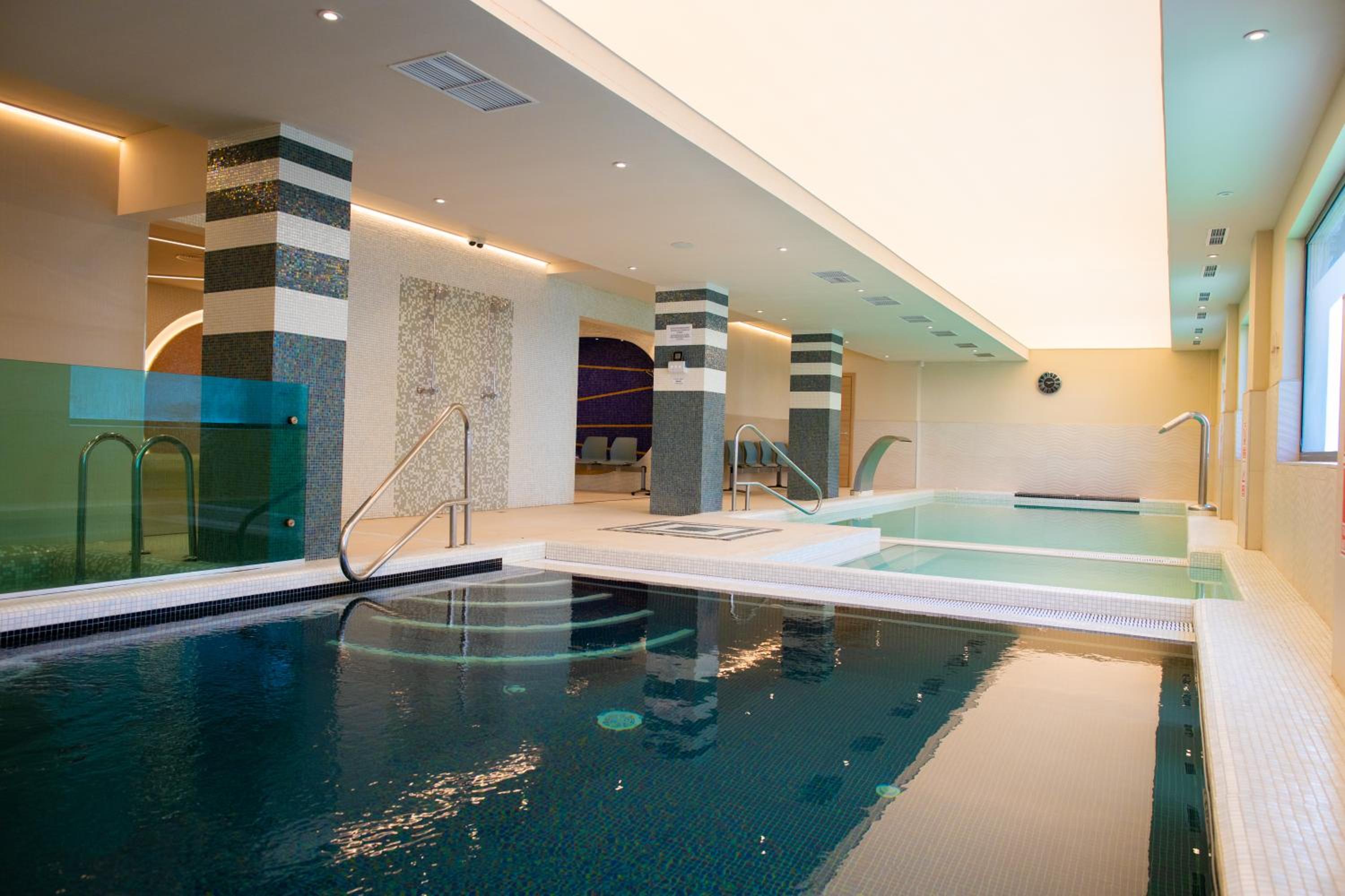 Double Room with Spa Access - Photo 6