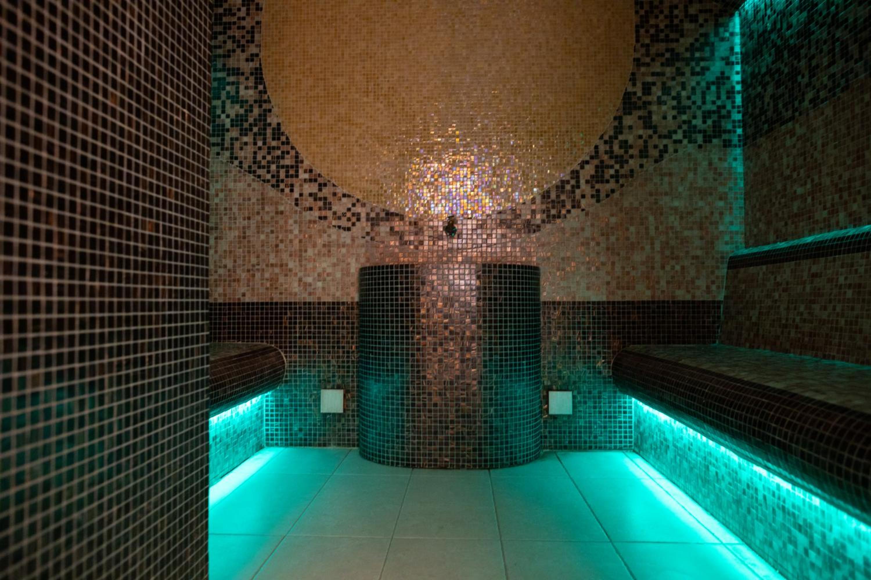 Double Room with Spa Access - Photo 4