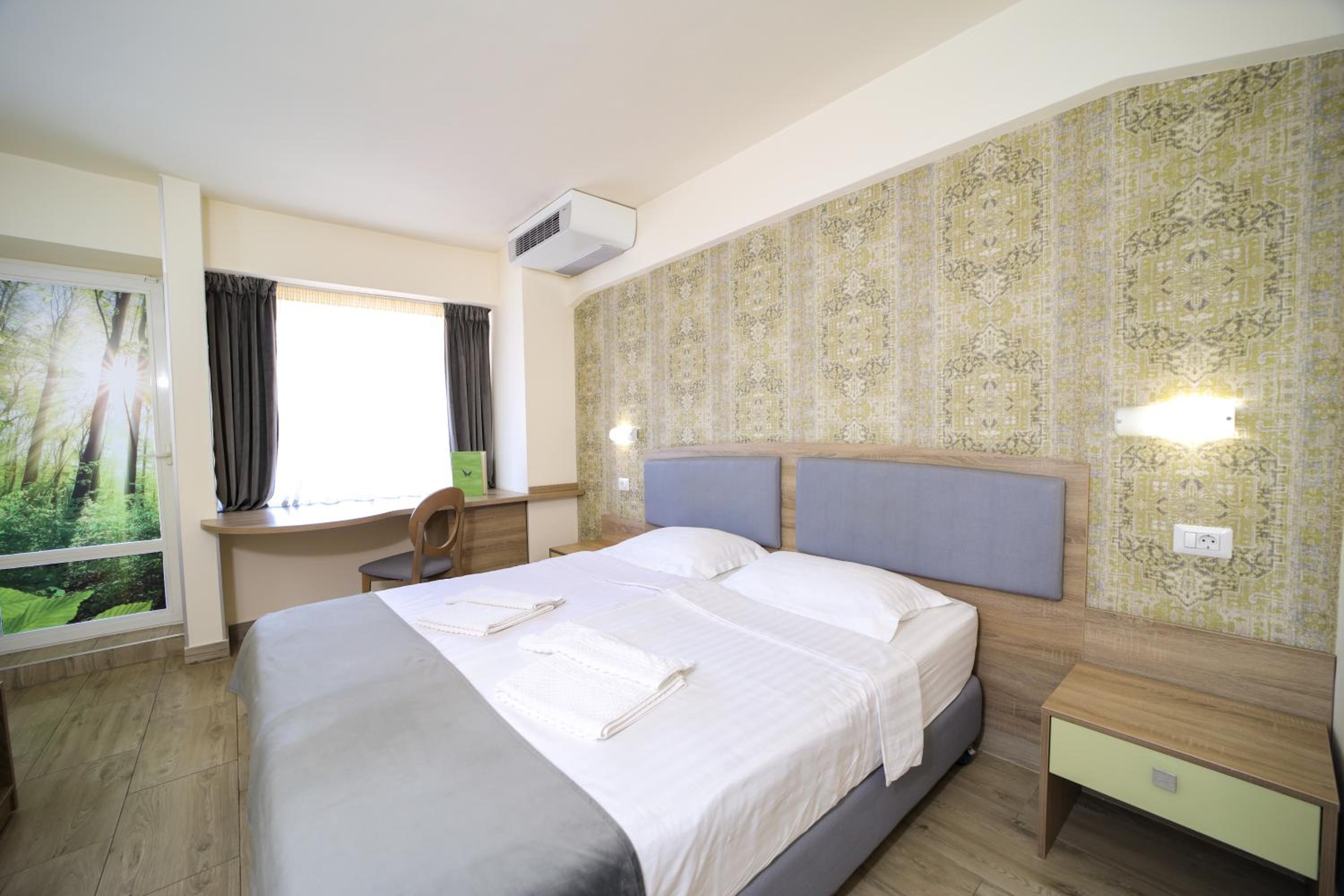 Double Room with Spa Access - Photo 3