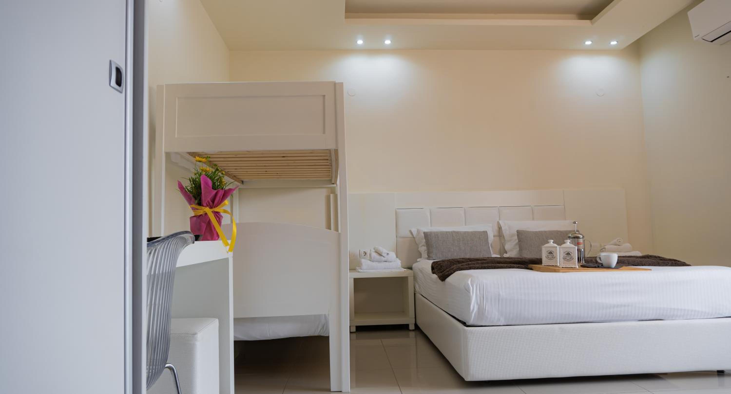 Deluxe Double Room With Extra Bed - Photo 4
