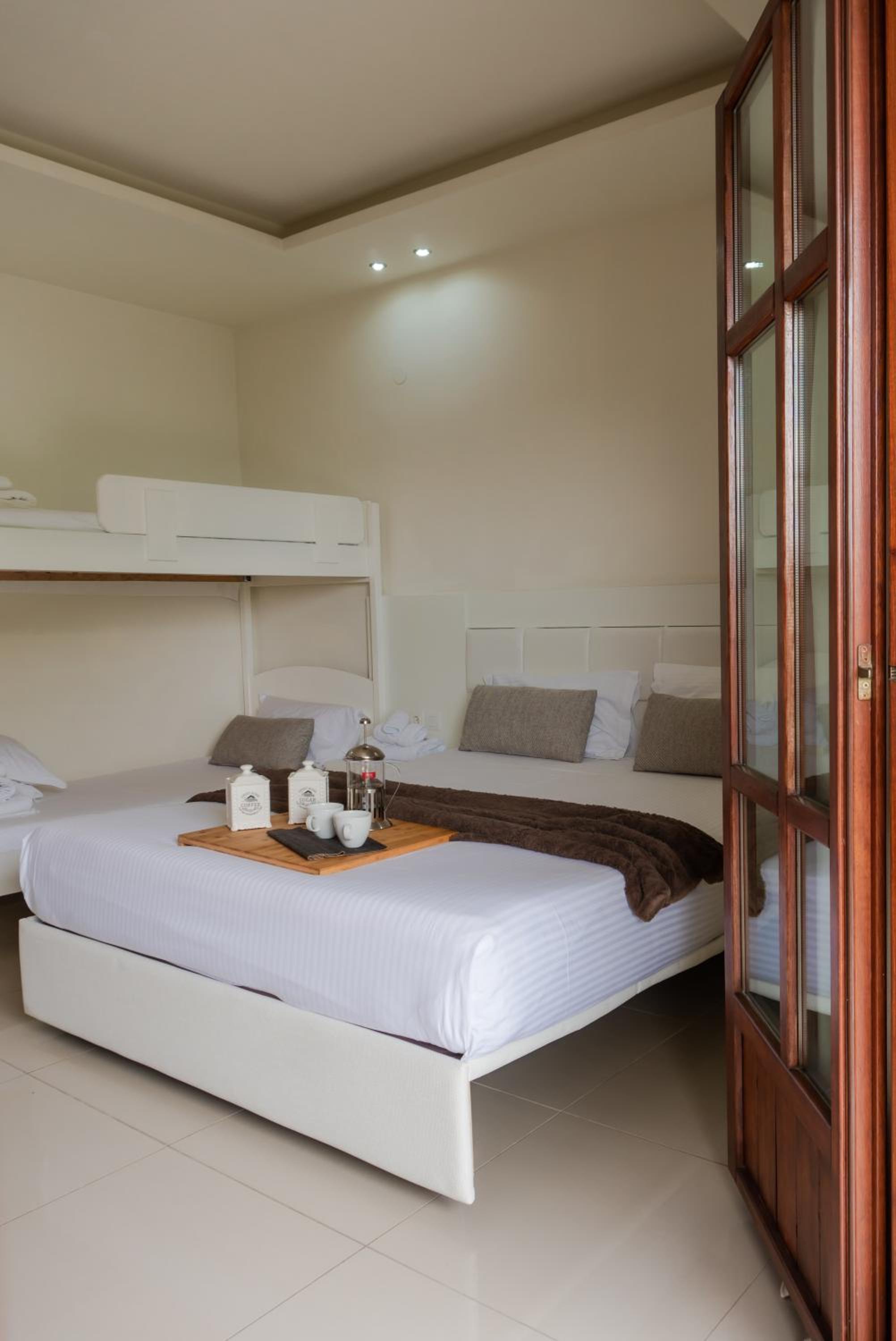 Deluxe Double Room With Extra Bed - Photo 9