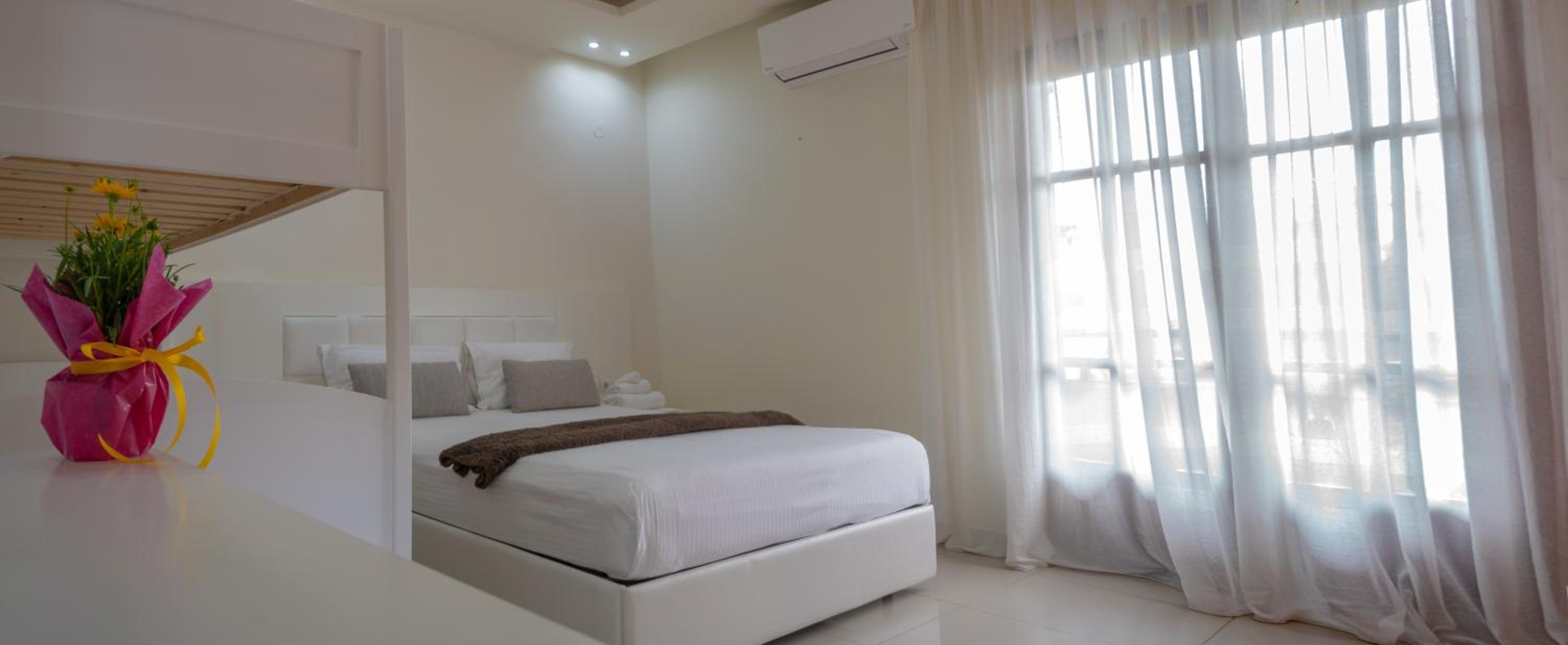 Deluxe Double Room With Extra Bed - Photo 10