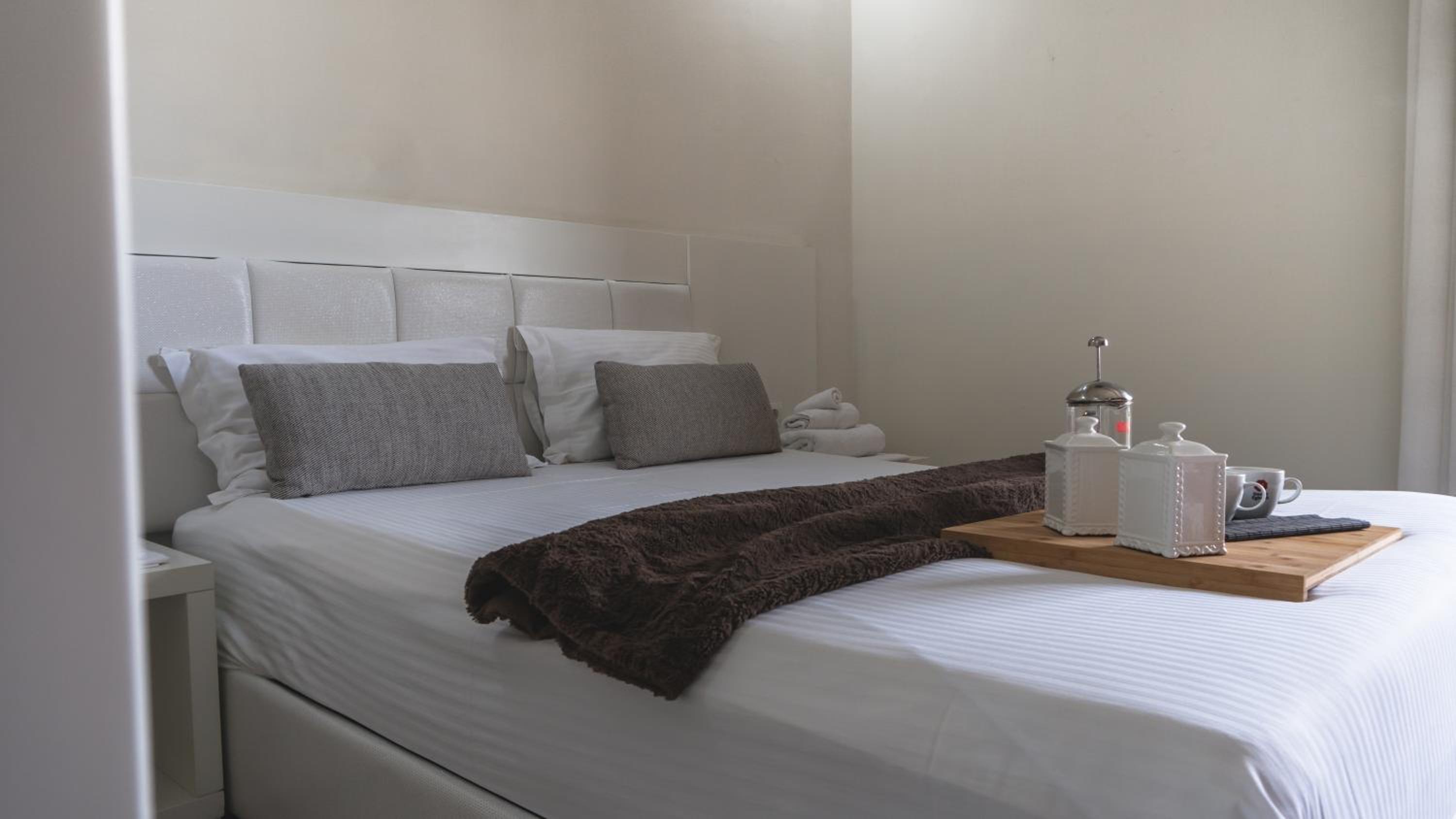 Deluxe Double Room (Optional Extra Bed) - Photo 8