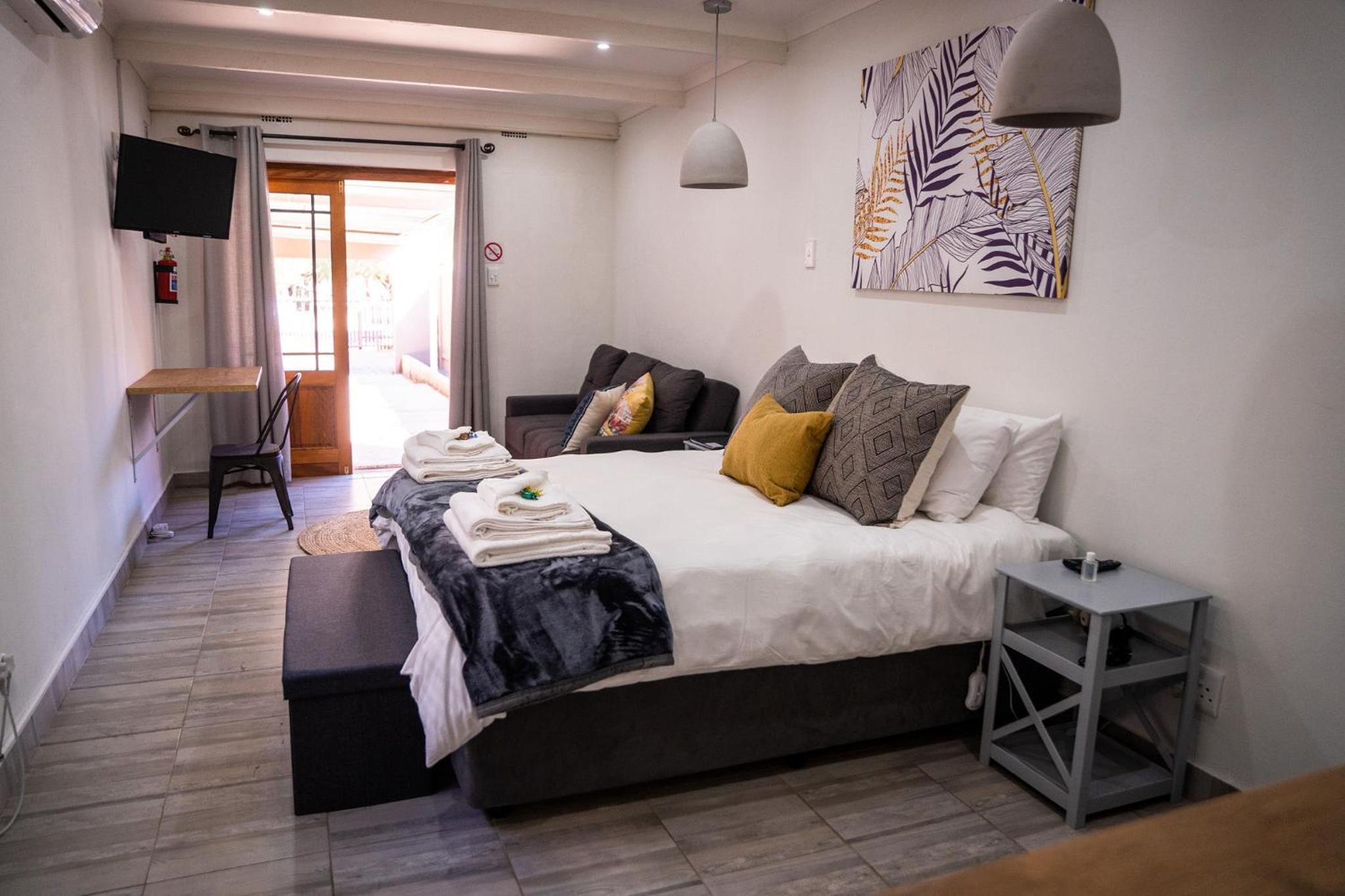 Standard Family Room - Photo 5