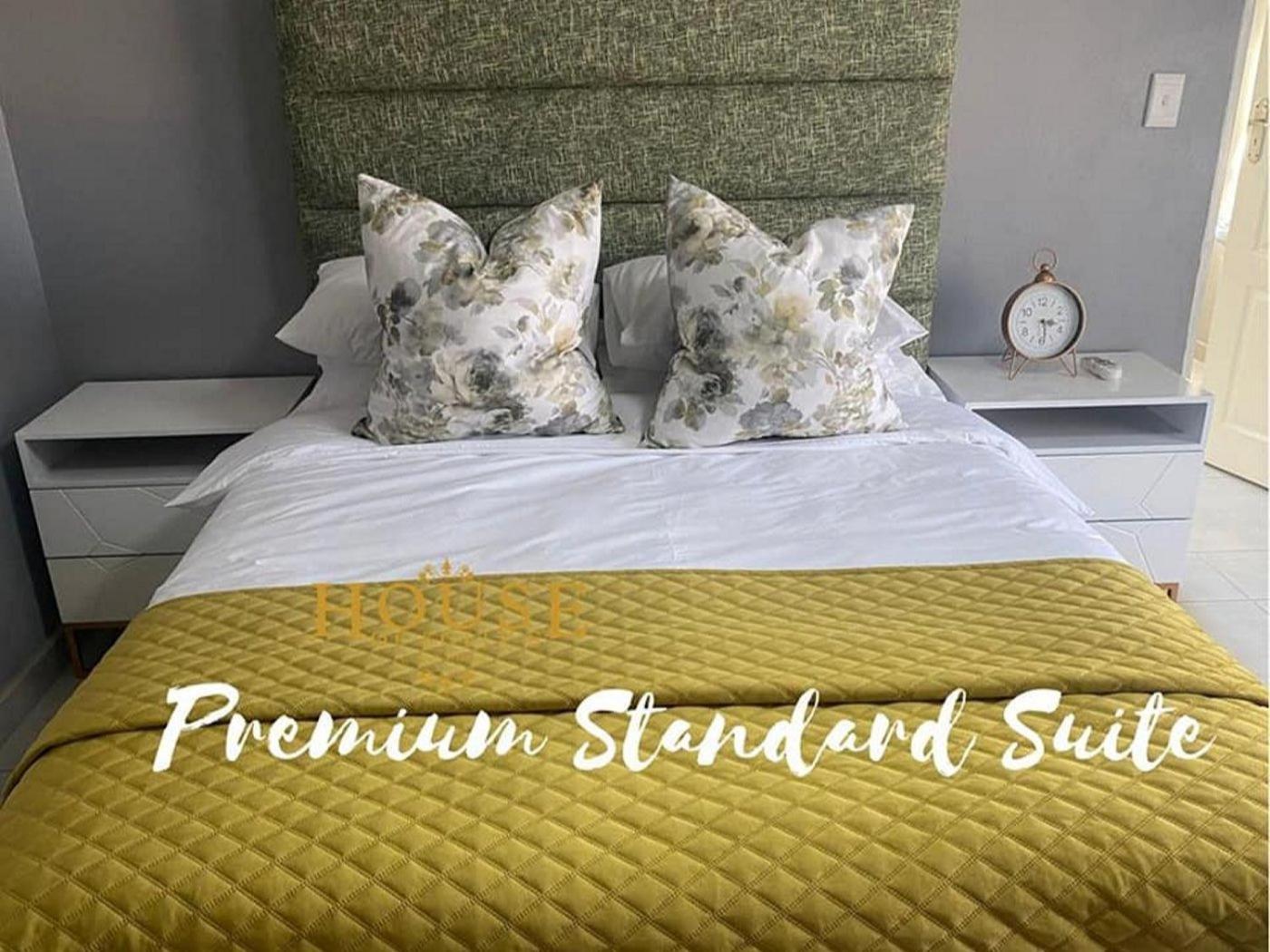 Premium Queen Room - Photo 6