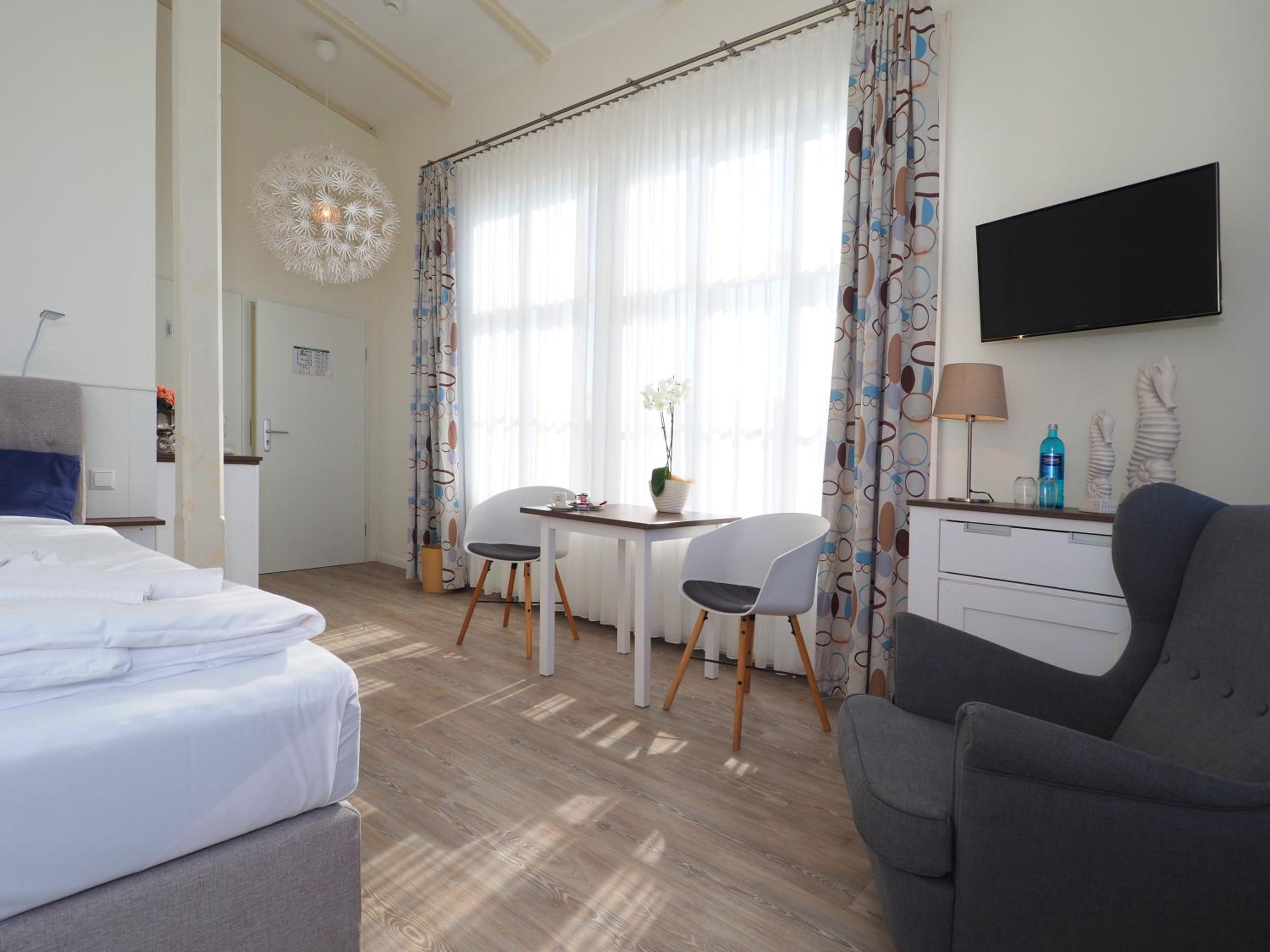 Family Suite with Sea View thumbnail 6