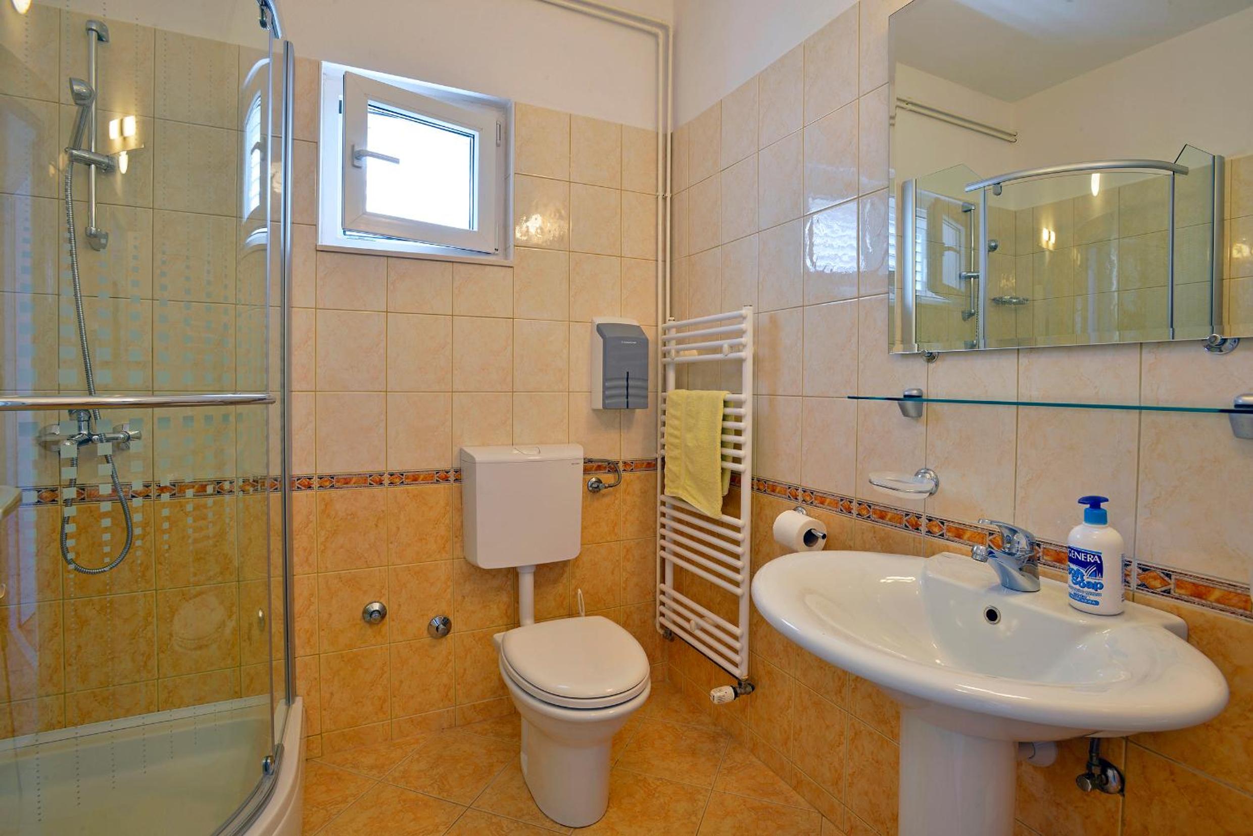 One-Bedroom Apartment - Photo 4