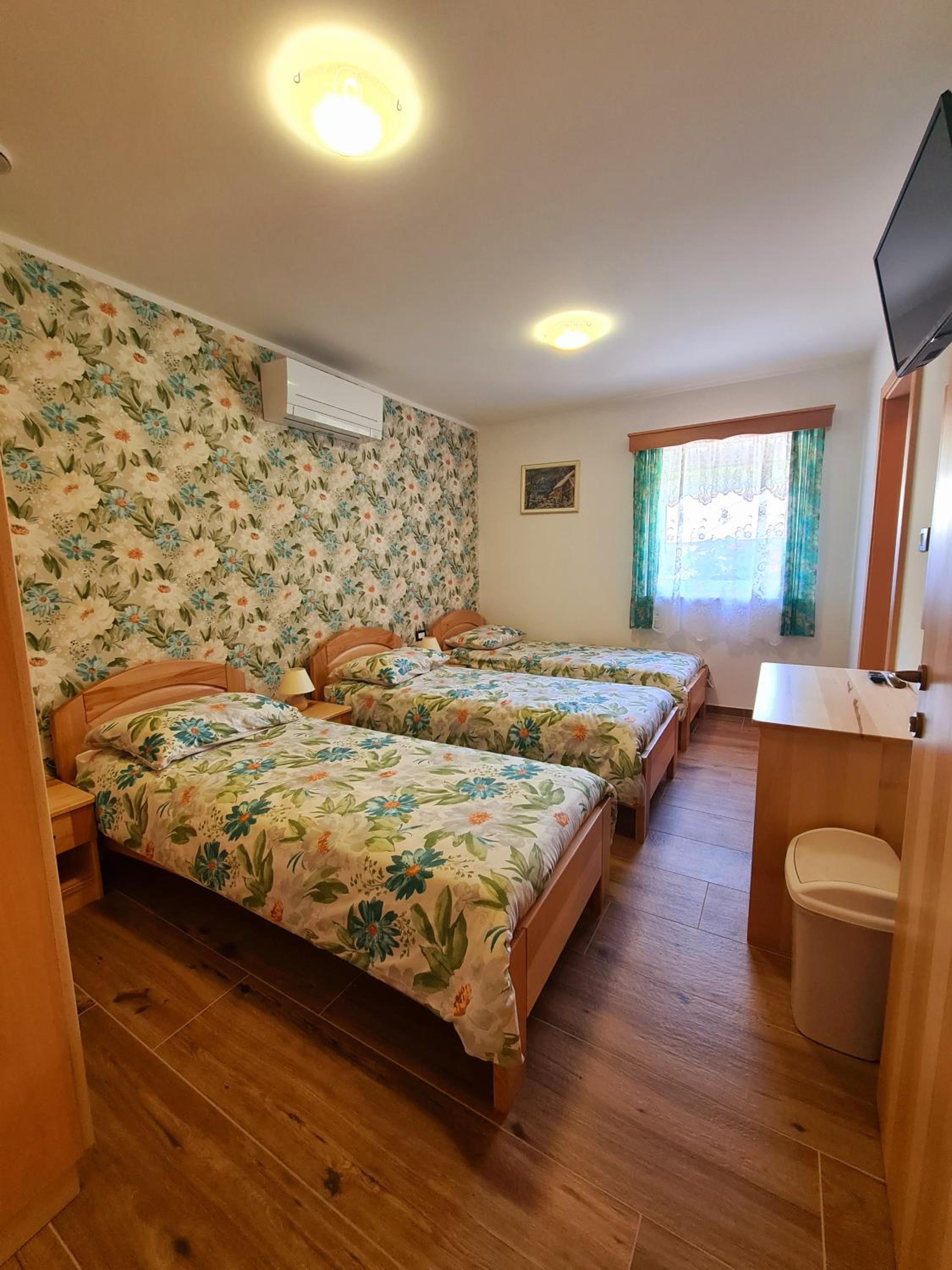 Comfort Triple Room with Shower