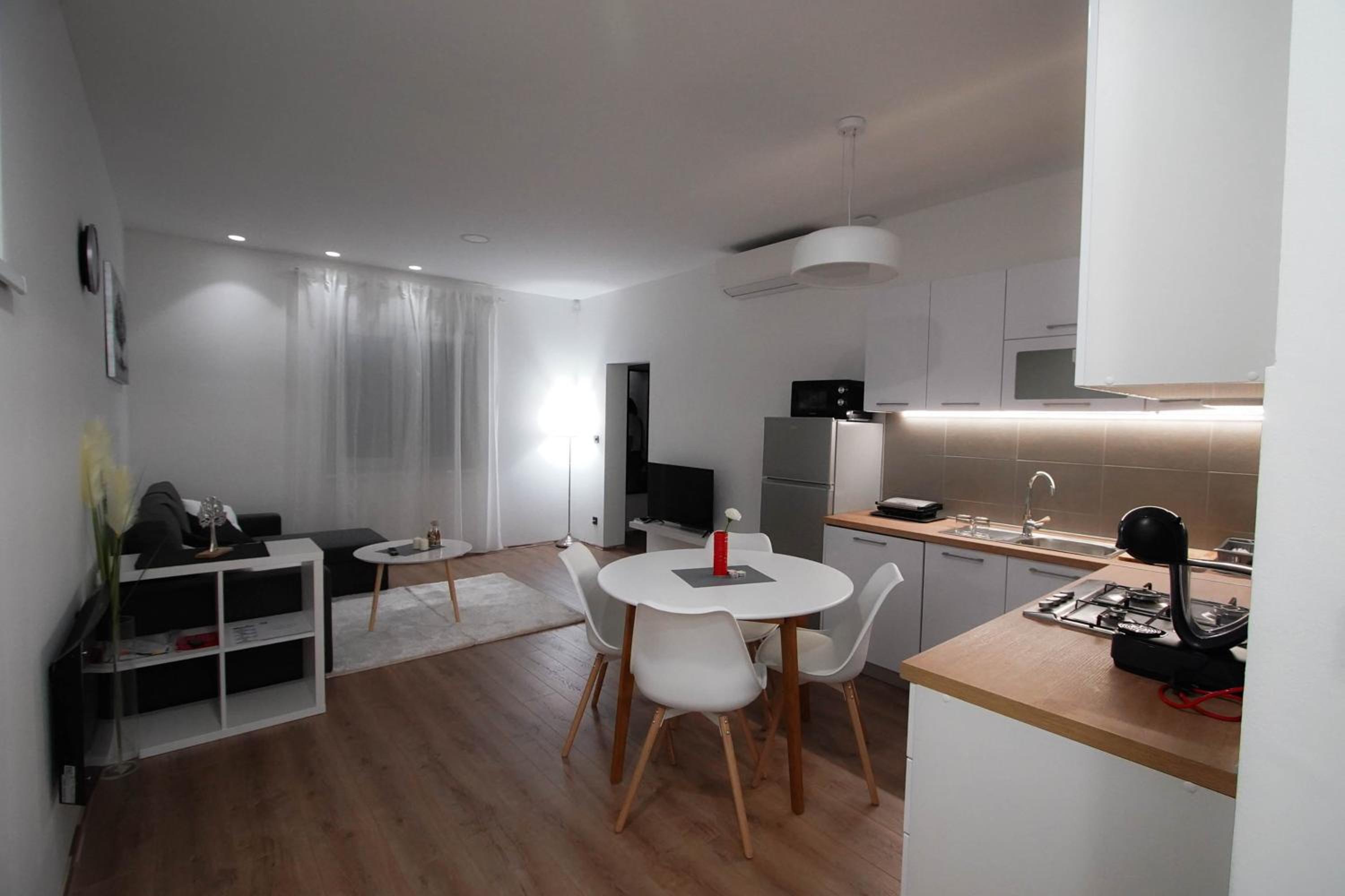 One-Bedroom Apartment photo 1