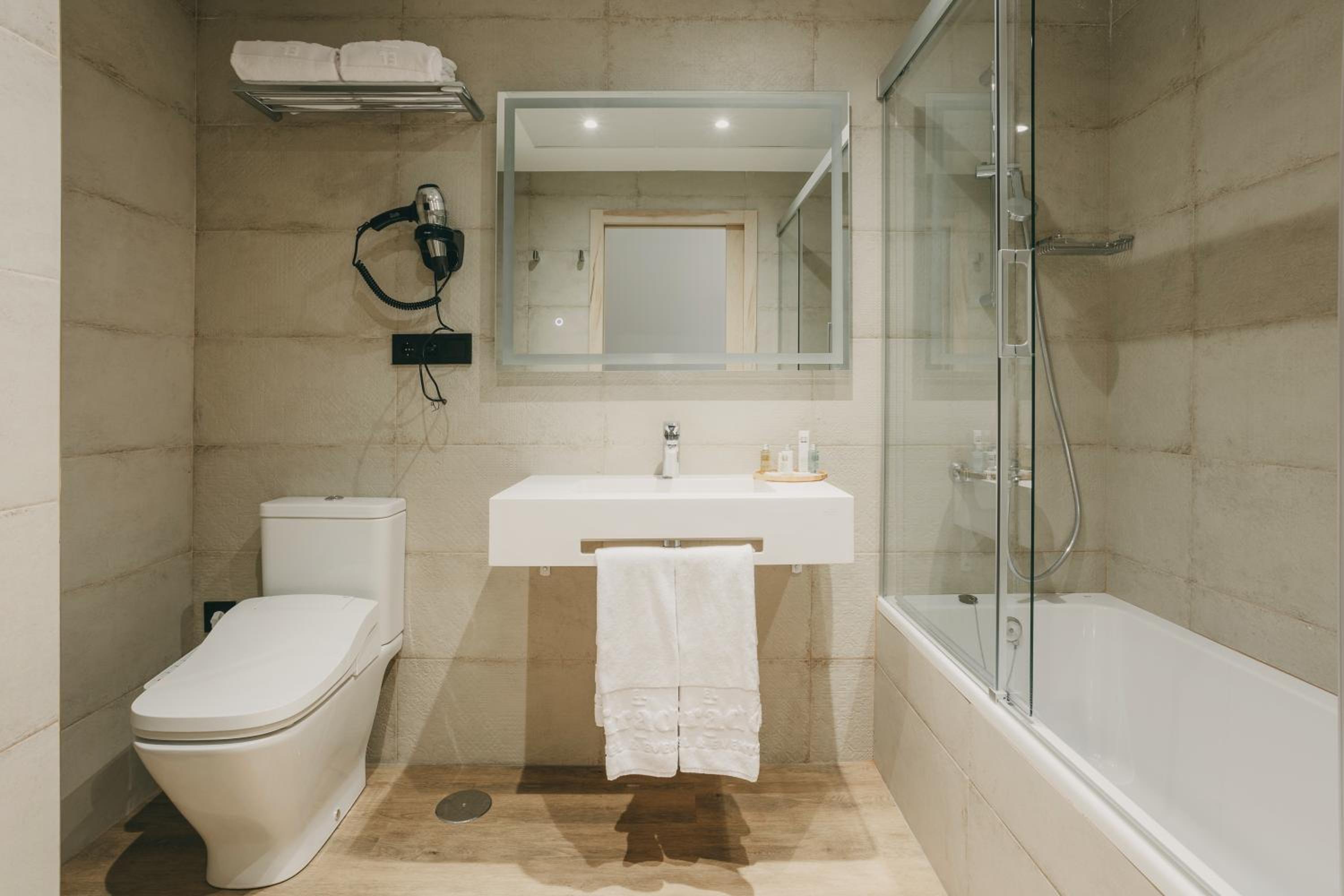 Double or Twin Room with Spa Access photo 2