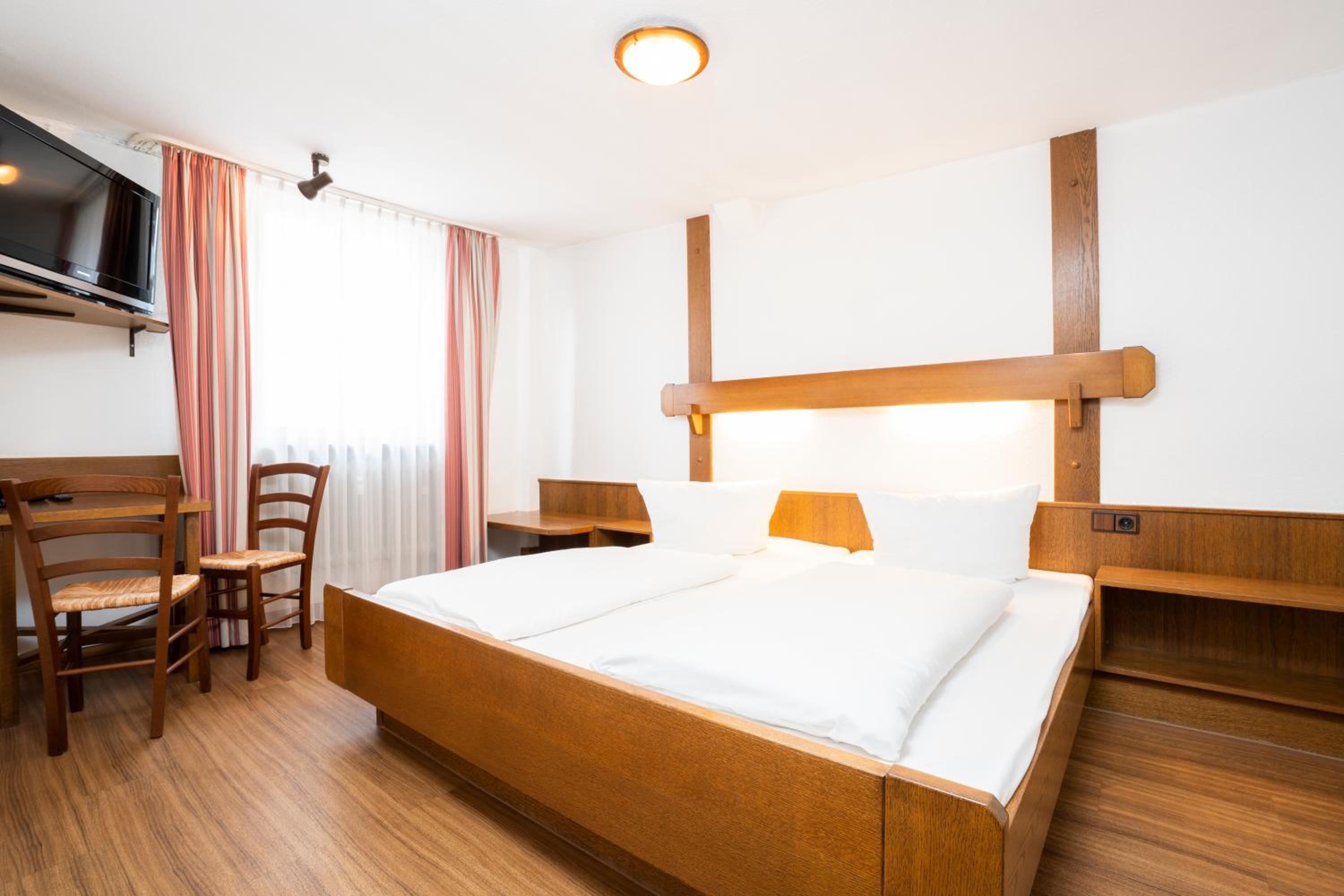 Double Room - Photo 7