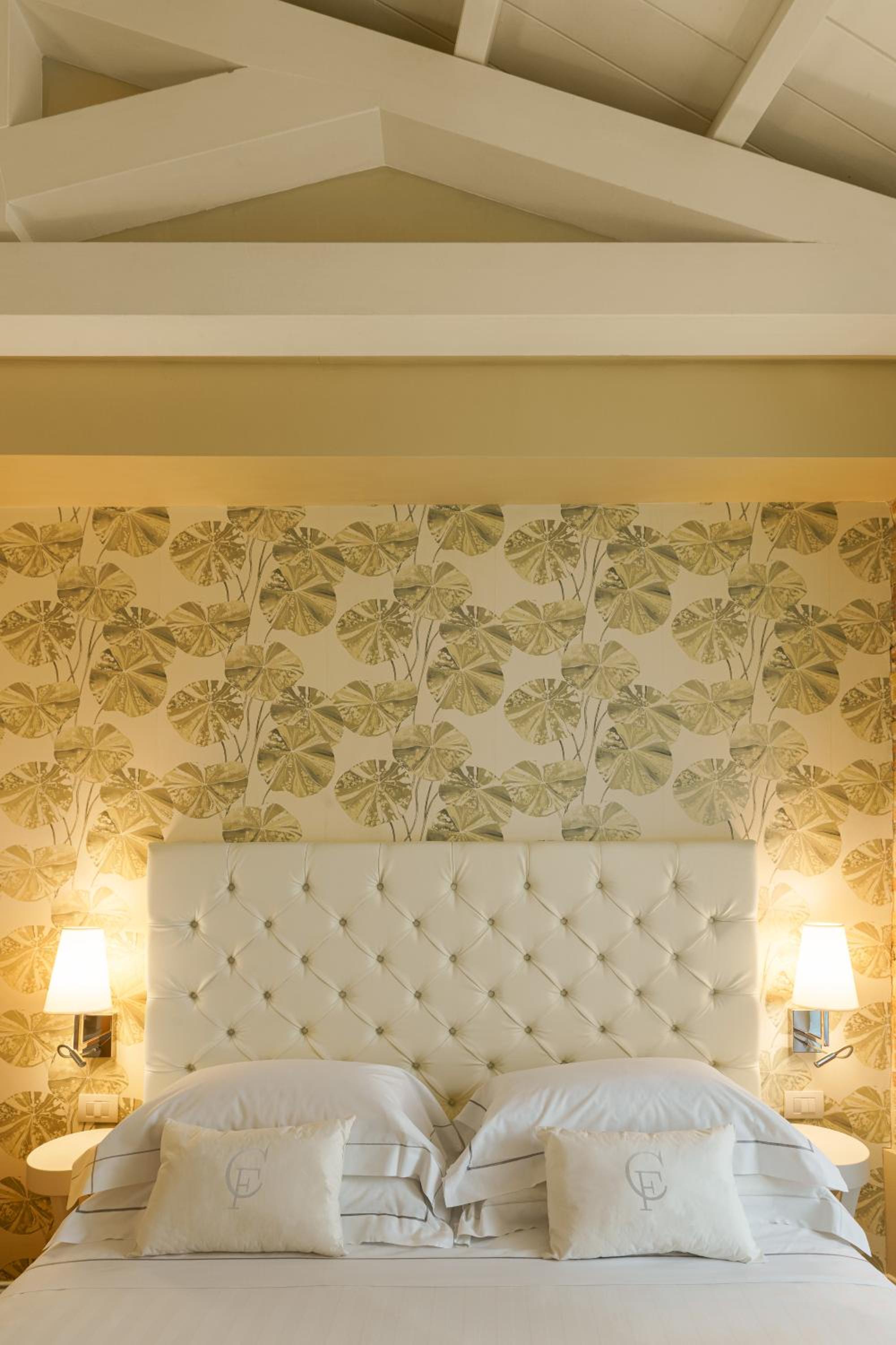Double or Twin Room with City View - Photo 4