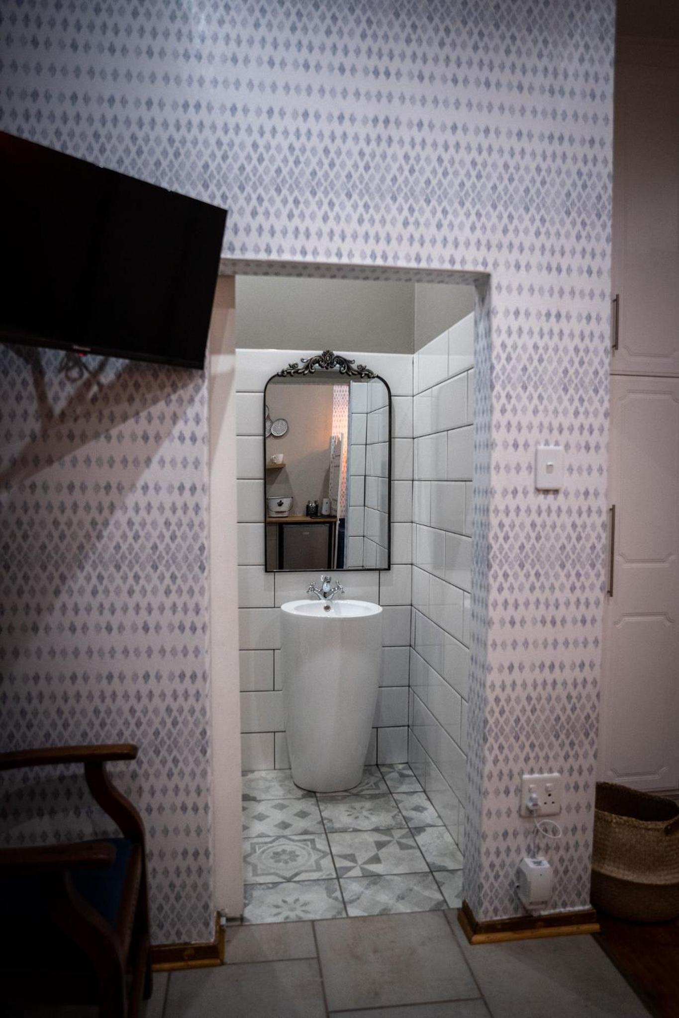 Queen Room - Photo 16