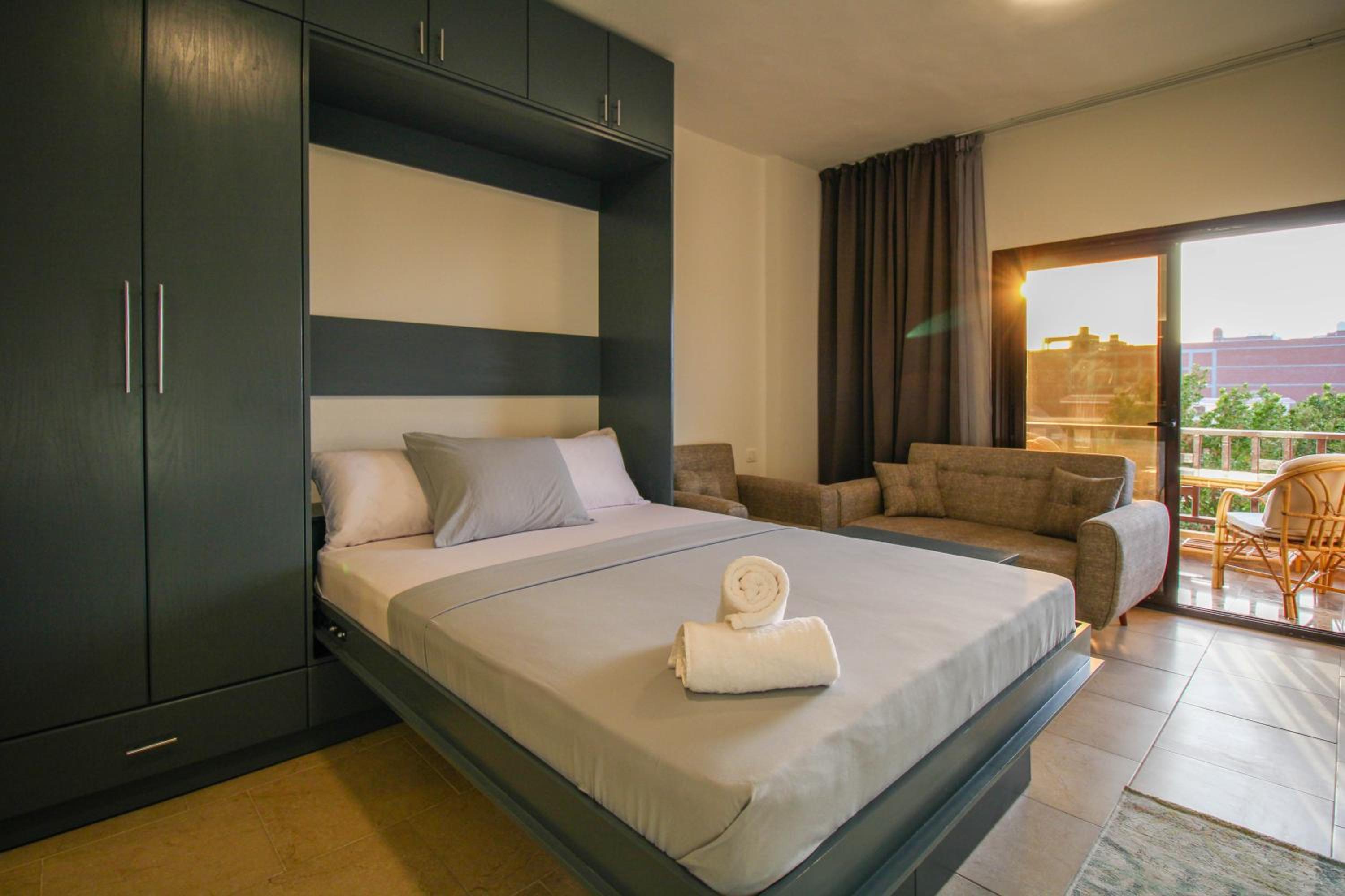 King Studio with Sofa Bed - Photo 9