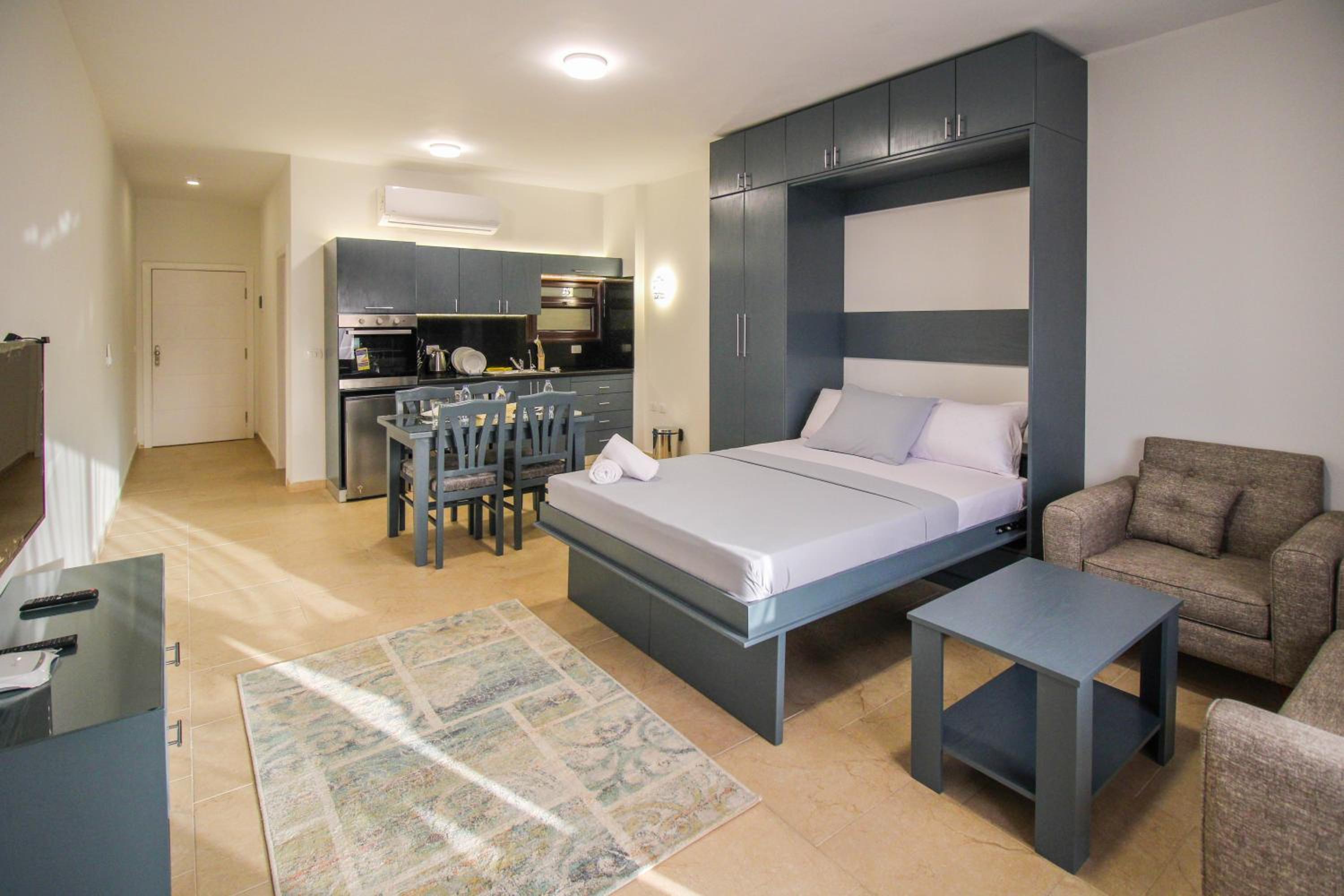 King Studio with Sofa Bed - Photo 10