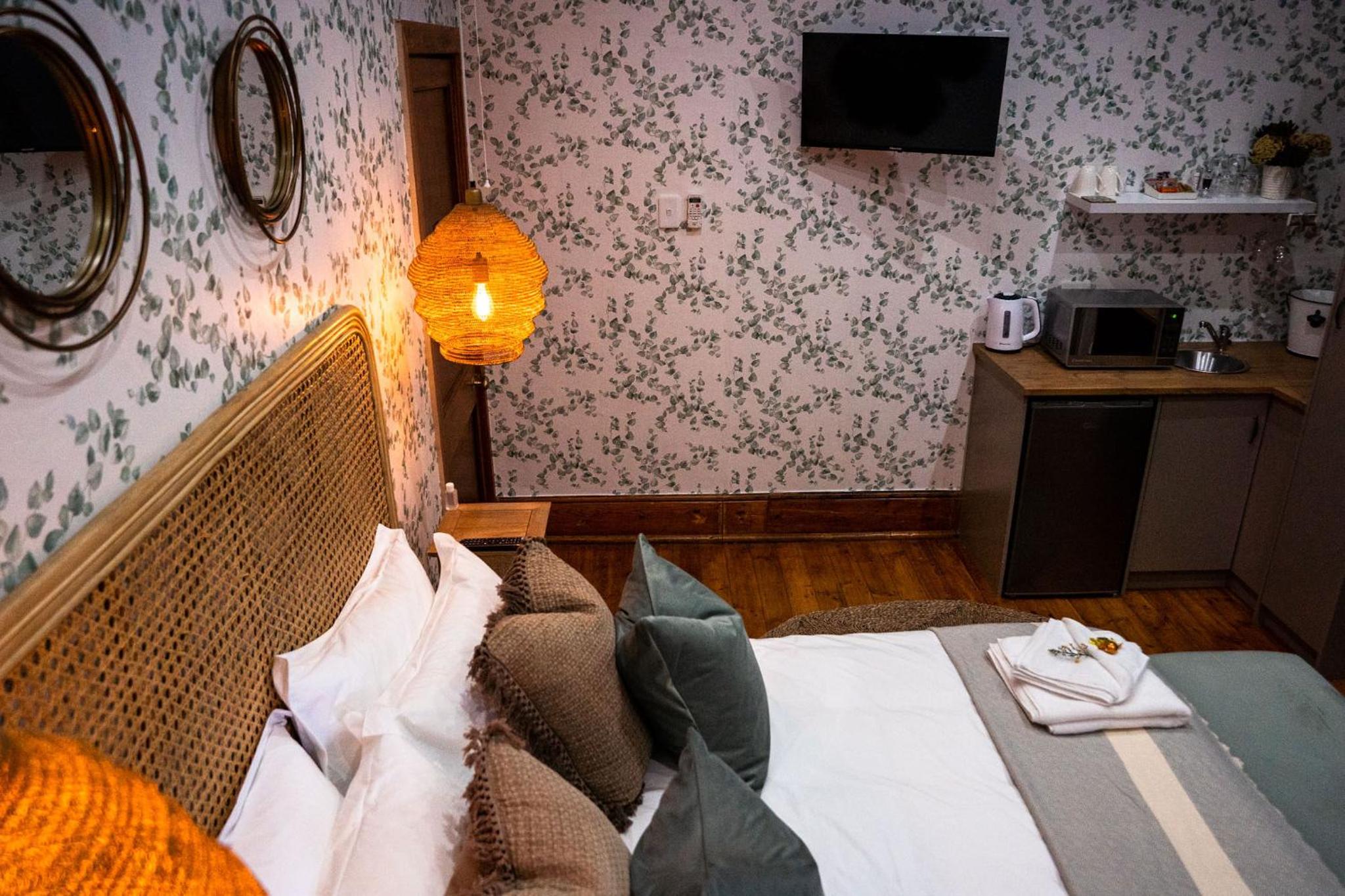 Queen Room - Photo 24
