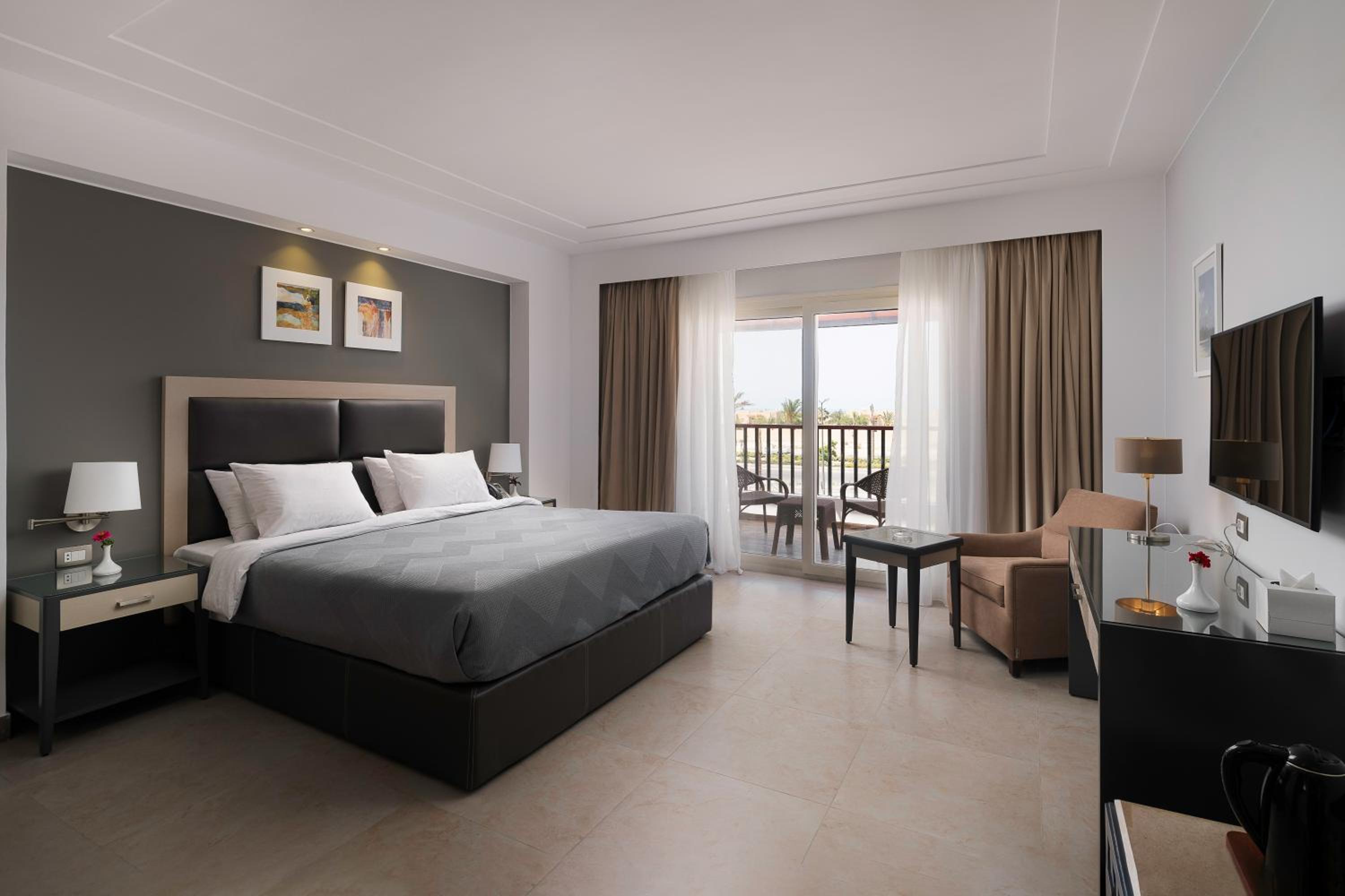 Deluxe King Room - Photo 1